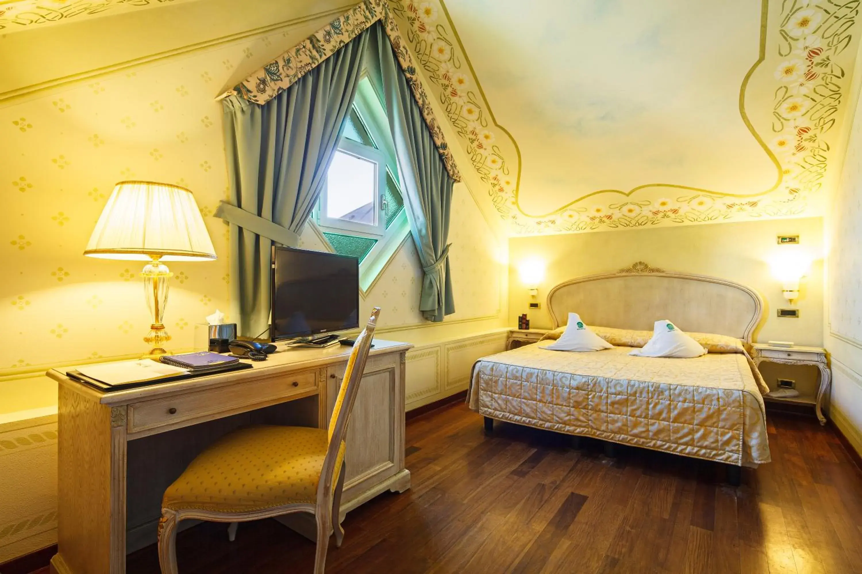 Photo of the whole room, Bed in Suite Hotel Nettuno