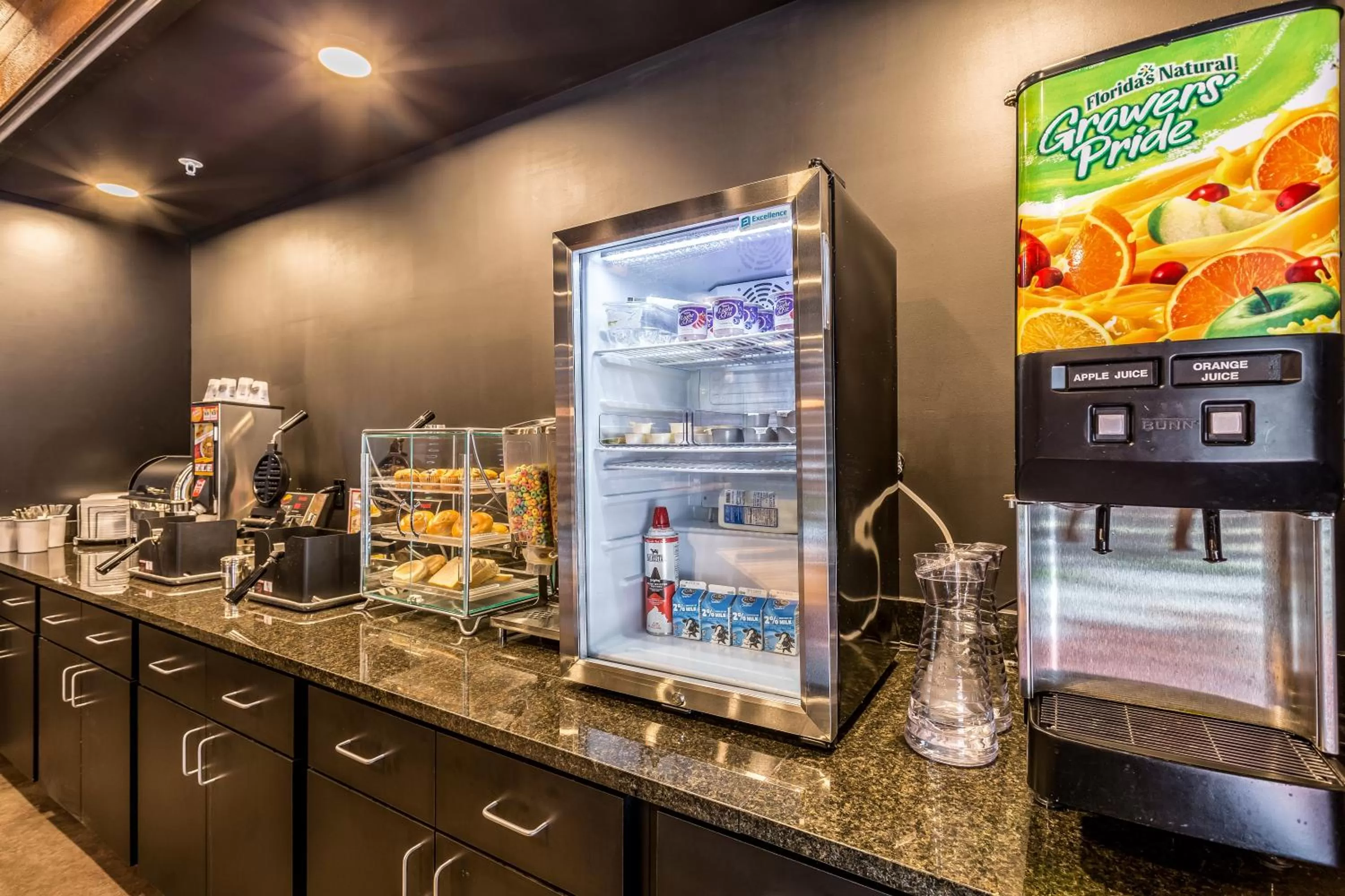 Breakfast in Cobblestone Hotel & Suites Hartford