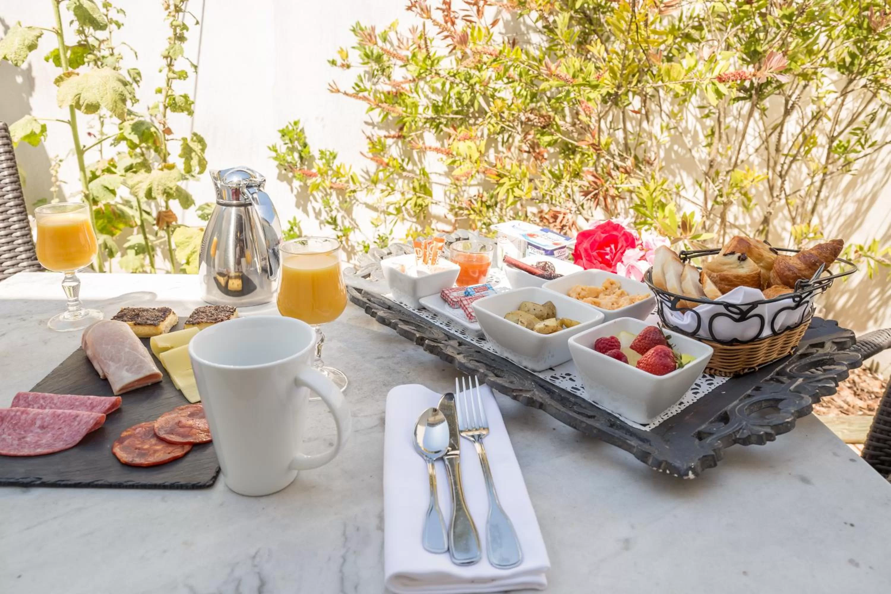 Continental breakfast in Hôtel Ile de Ré