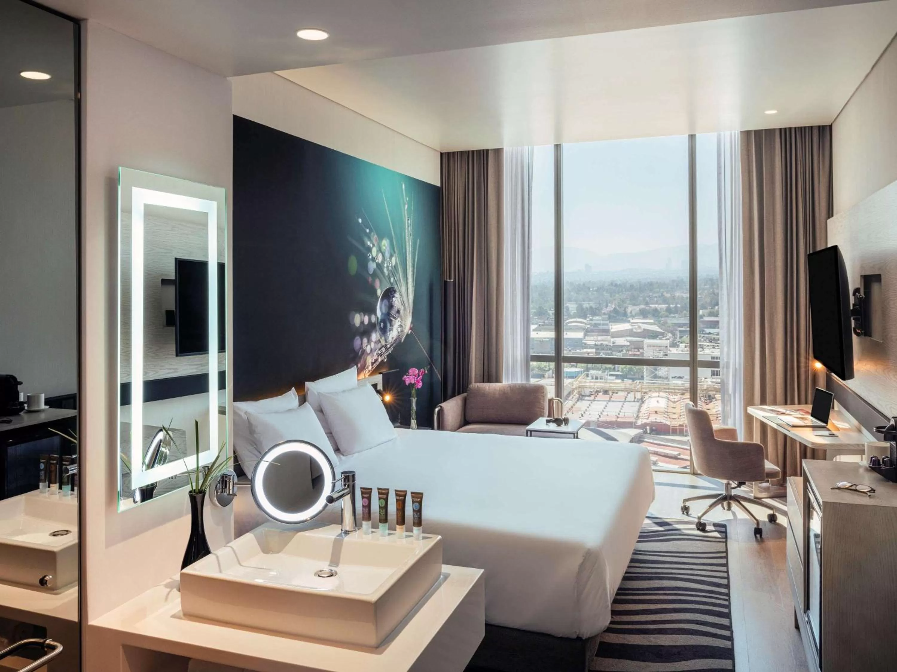 Photo of the whole room, Bed in Novotel Mexico City Toreo