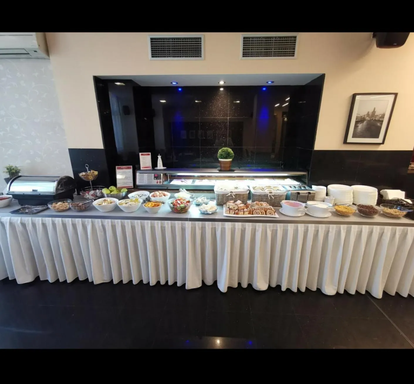 Buffet breakfast in Relax Inn