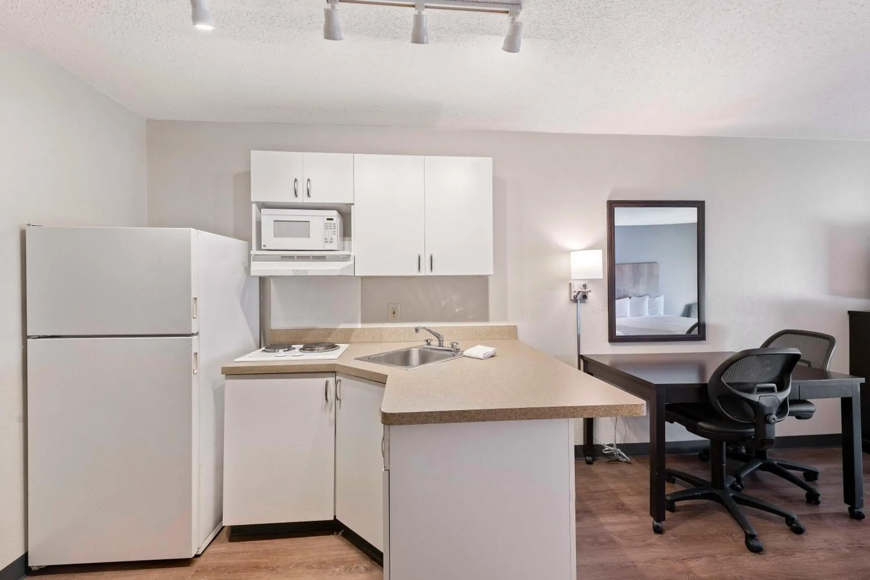 Kitchen or kitchenette, Kitchen/Kitchenette in Extended Stay America Suites - Charlotte - University Place