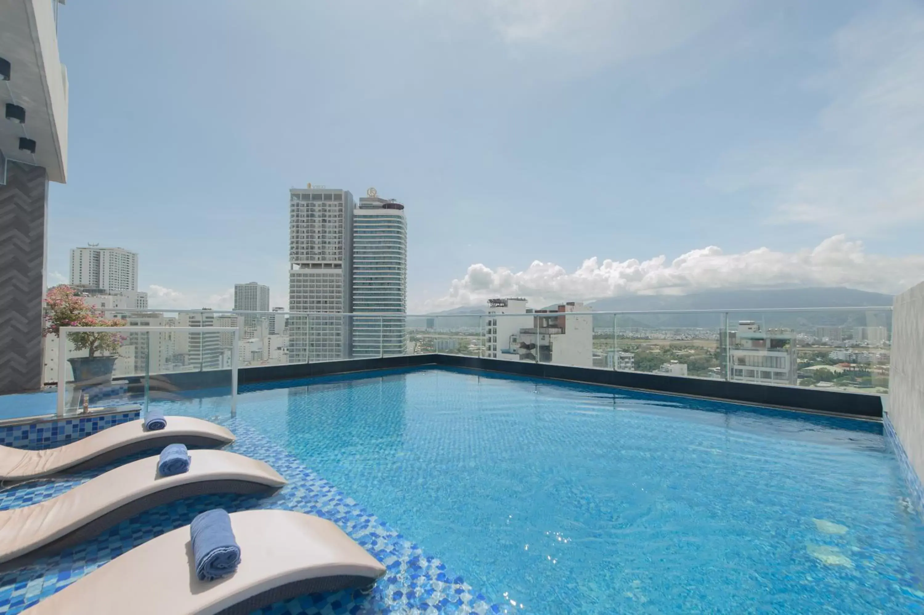 Day, Swimming Pool in Le's Cham Hotel