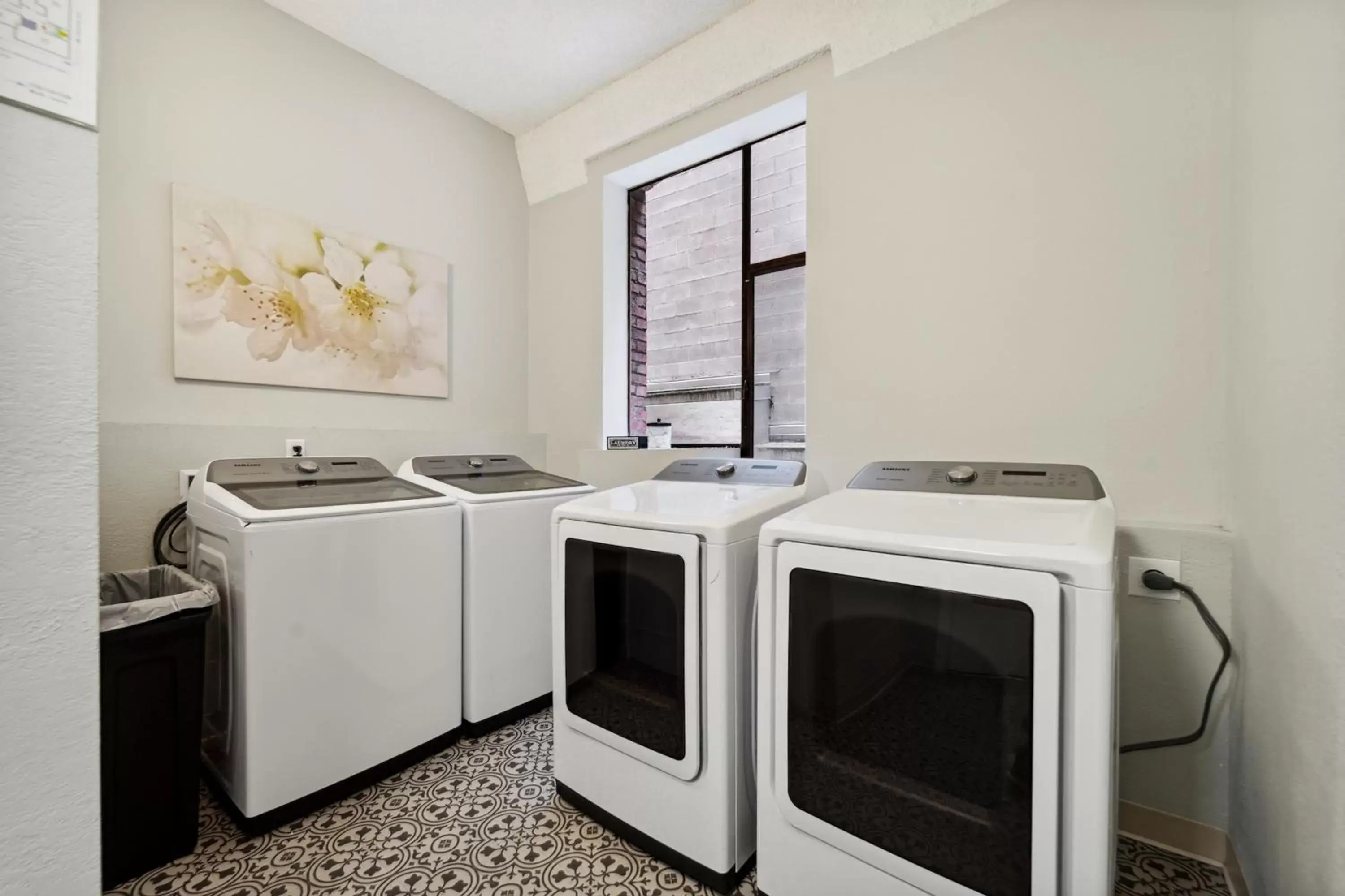 laundry, Kitchen/Kitchenette in Kasa The Oxford Apartments Seattle
