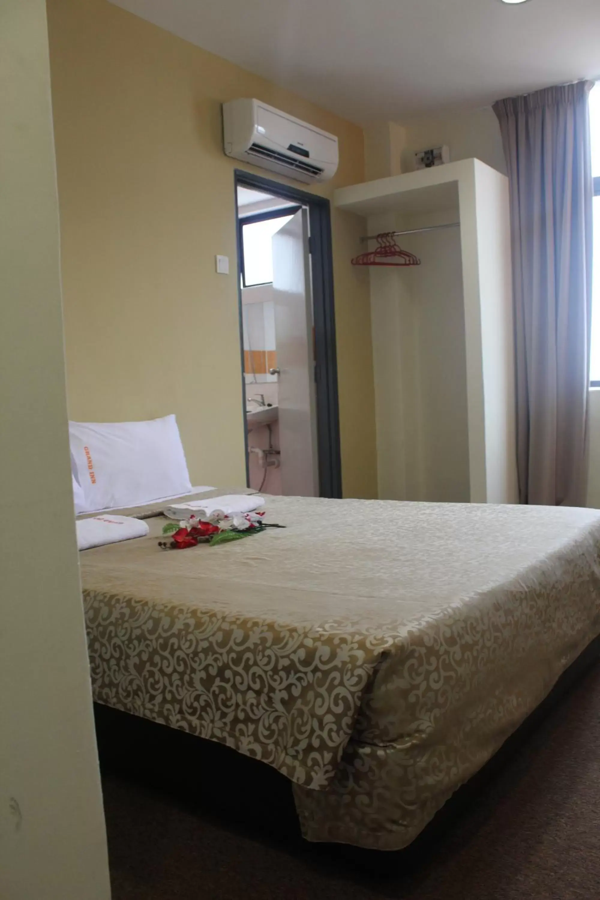 Bedroom, Bed in Grand Inn Hotel - Macalister Road