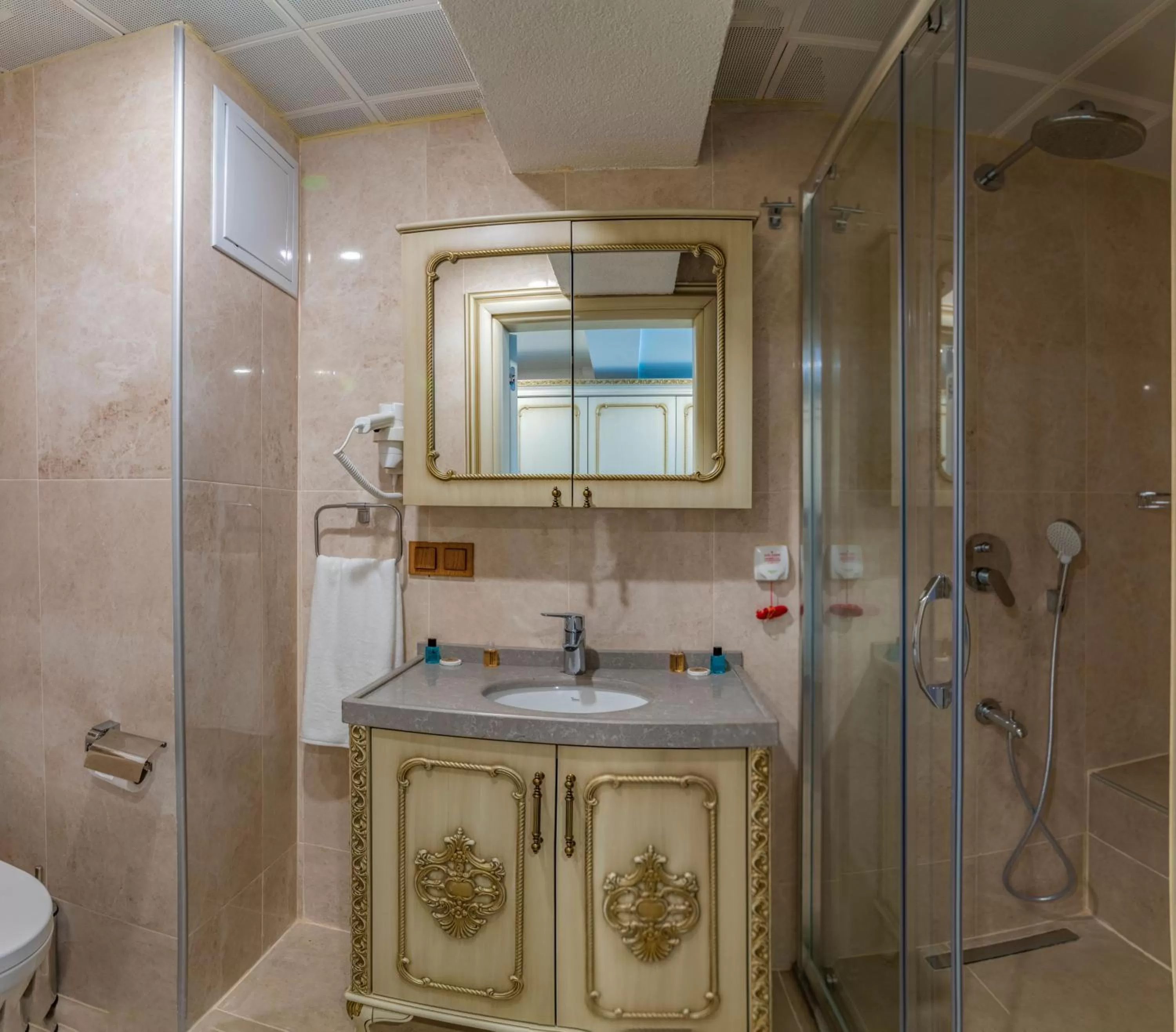 Shower in Almadina Hotel Istanbul