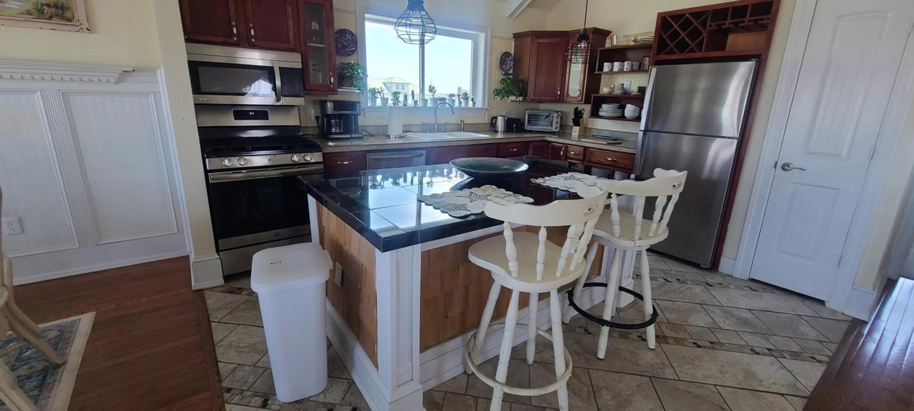 kitchen in Pierhouse Bed & Breakfast