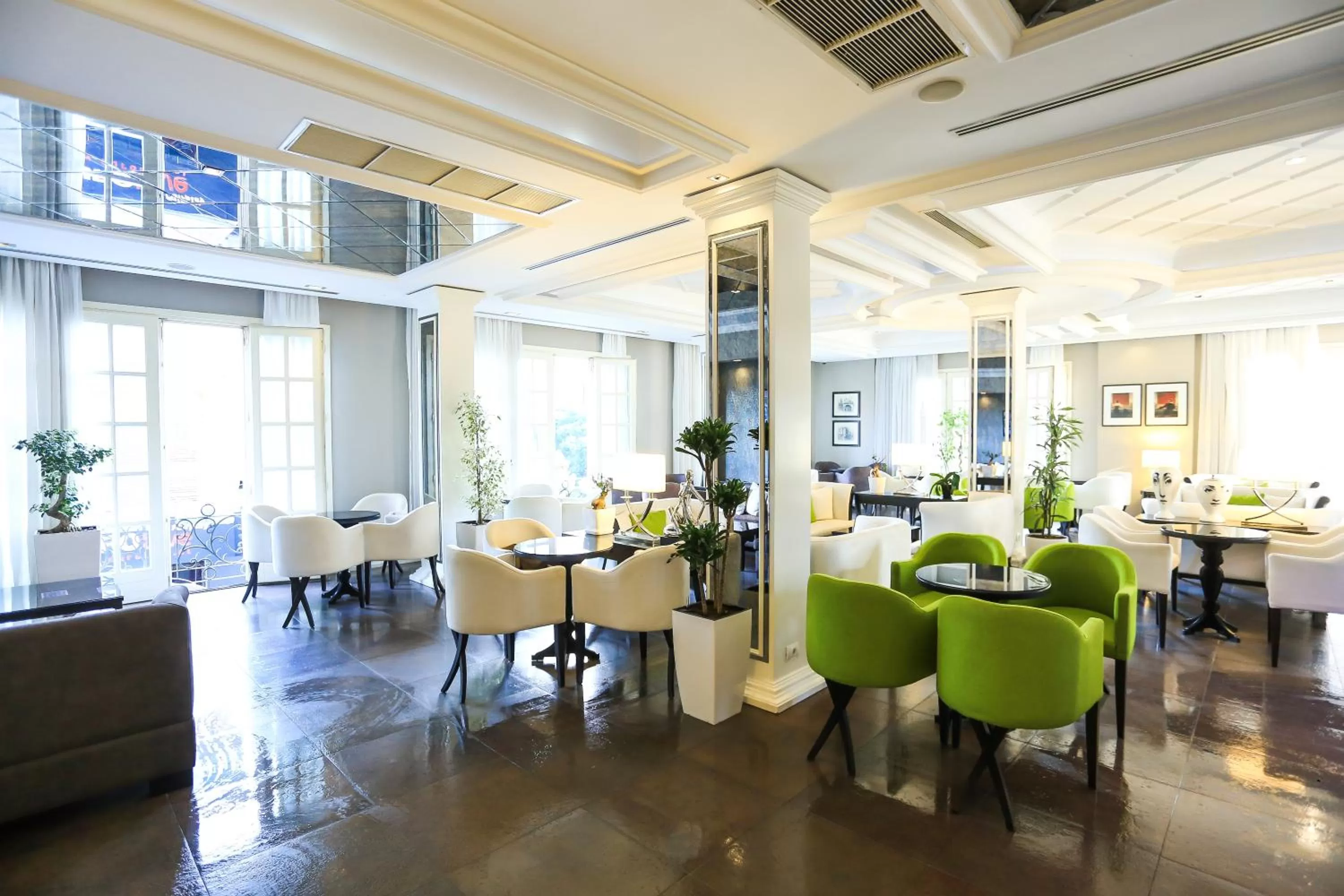 Drinks in Hotel Monarch