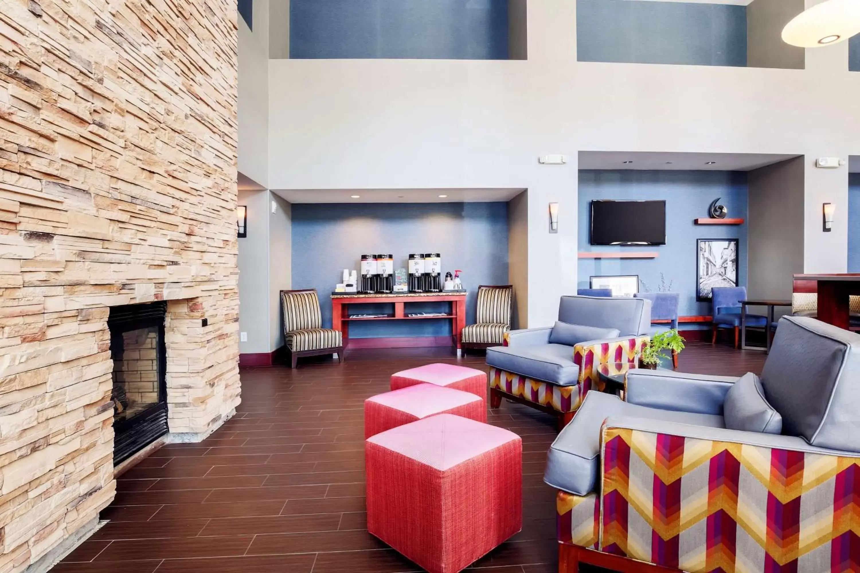 Lobby or reception, Seating Area in Hampton Inn & Suites Poughkeepsie