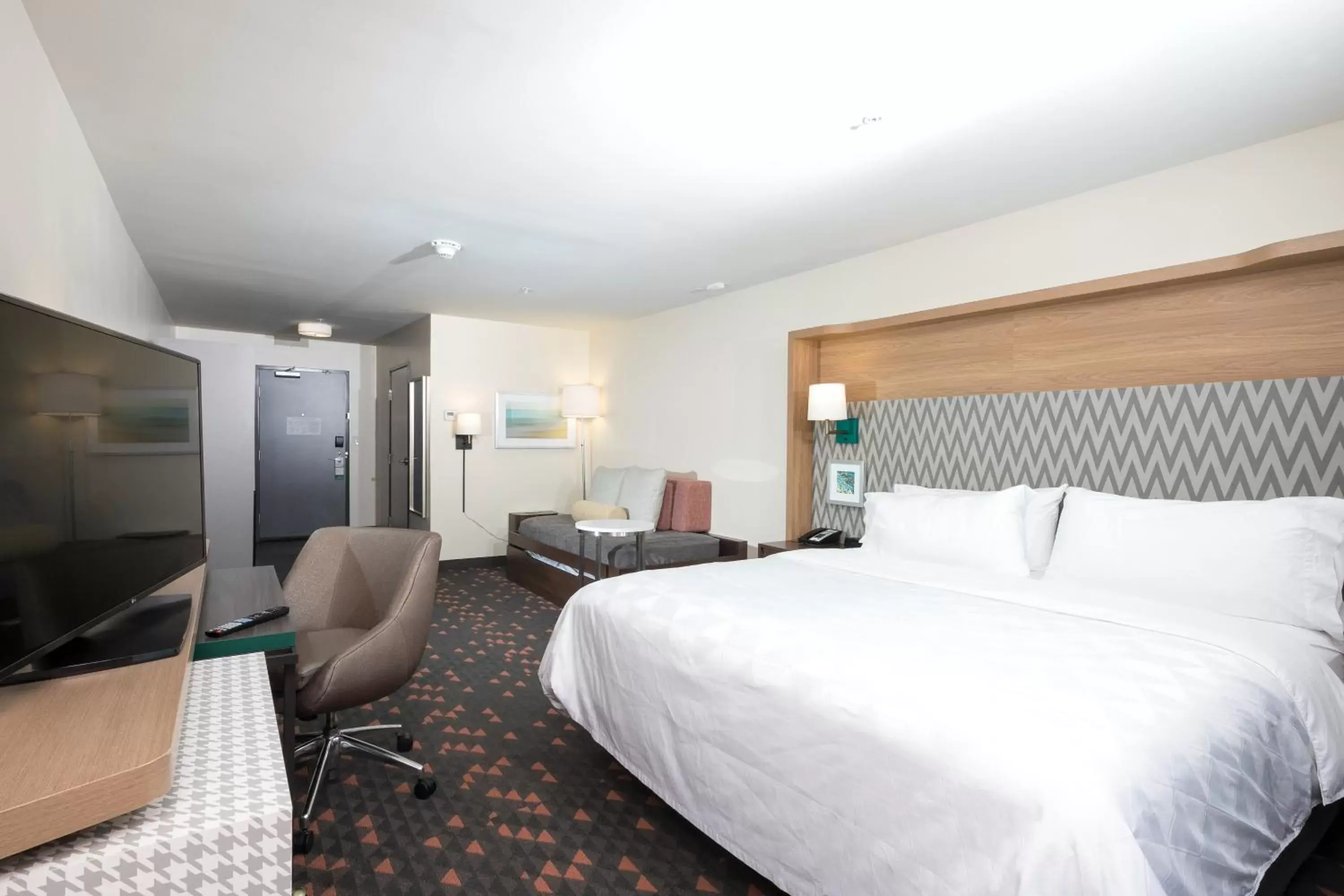 Bed in Holiday Inn & Suites Detroit - Troy, an IHG Hotel