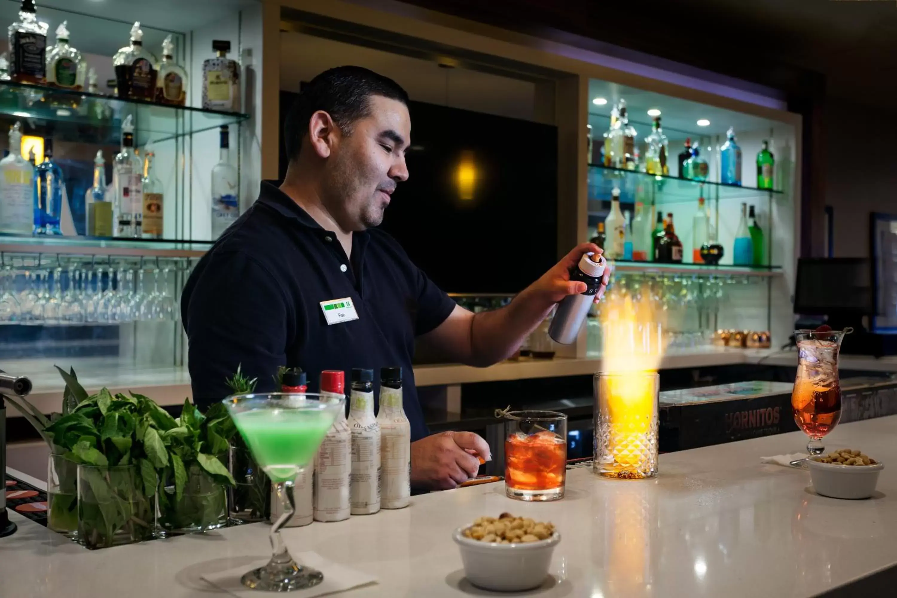 Lounge or bar in Holiday Inn San Antonio-Downtown/Market Square, an IHG Hotel