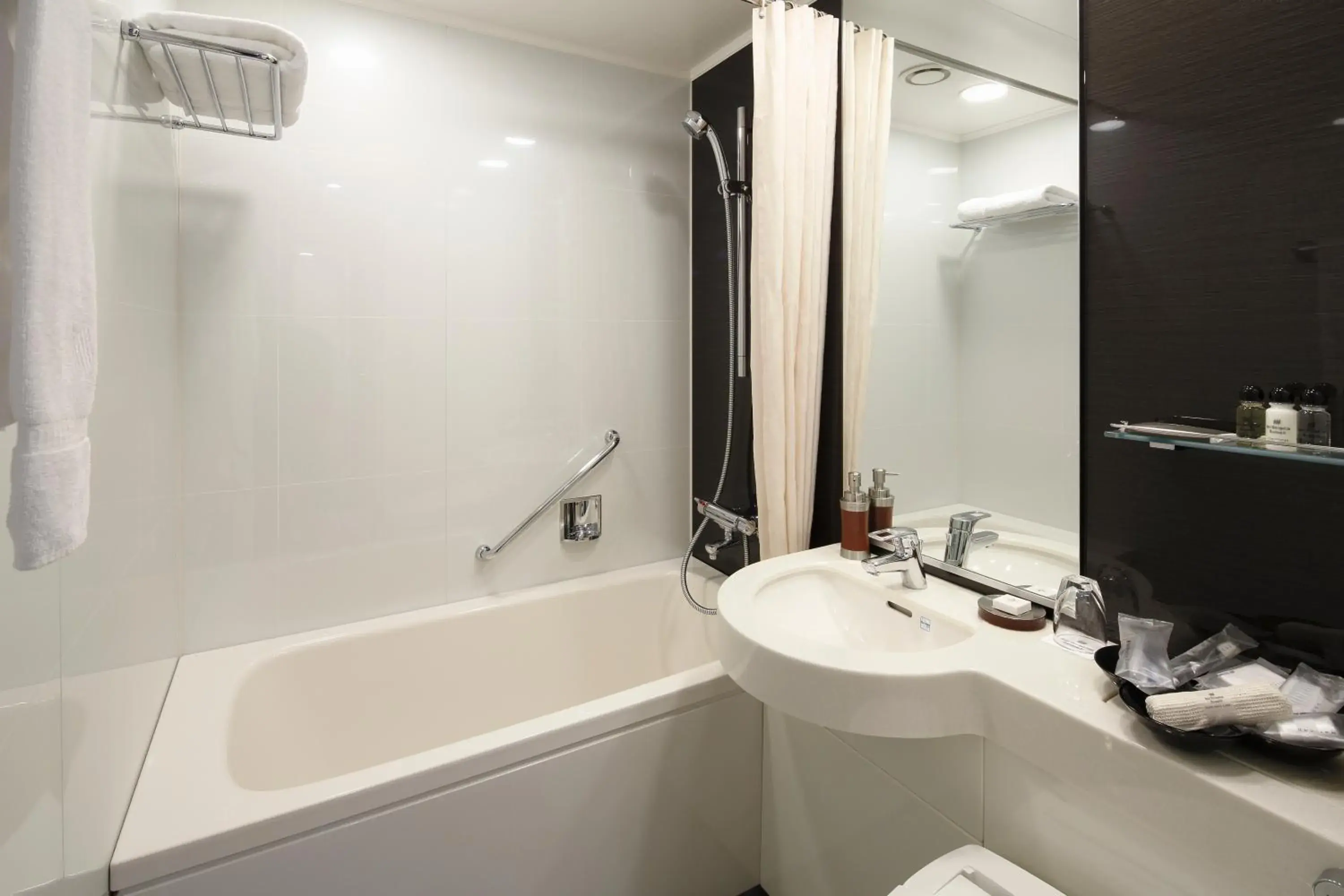 Toilet, Bathroom in Hotel Metropolitan Marunouchi