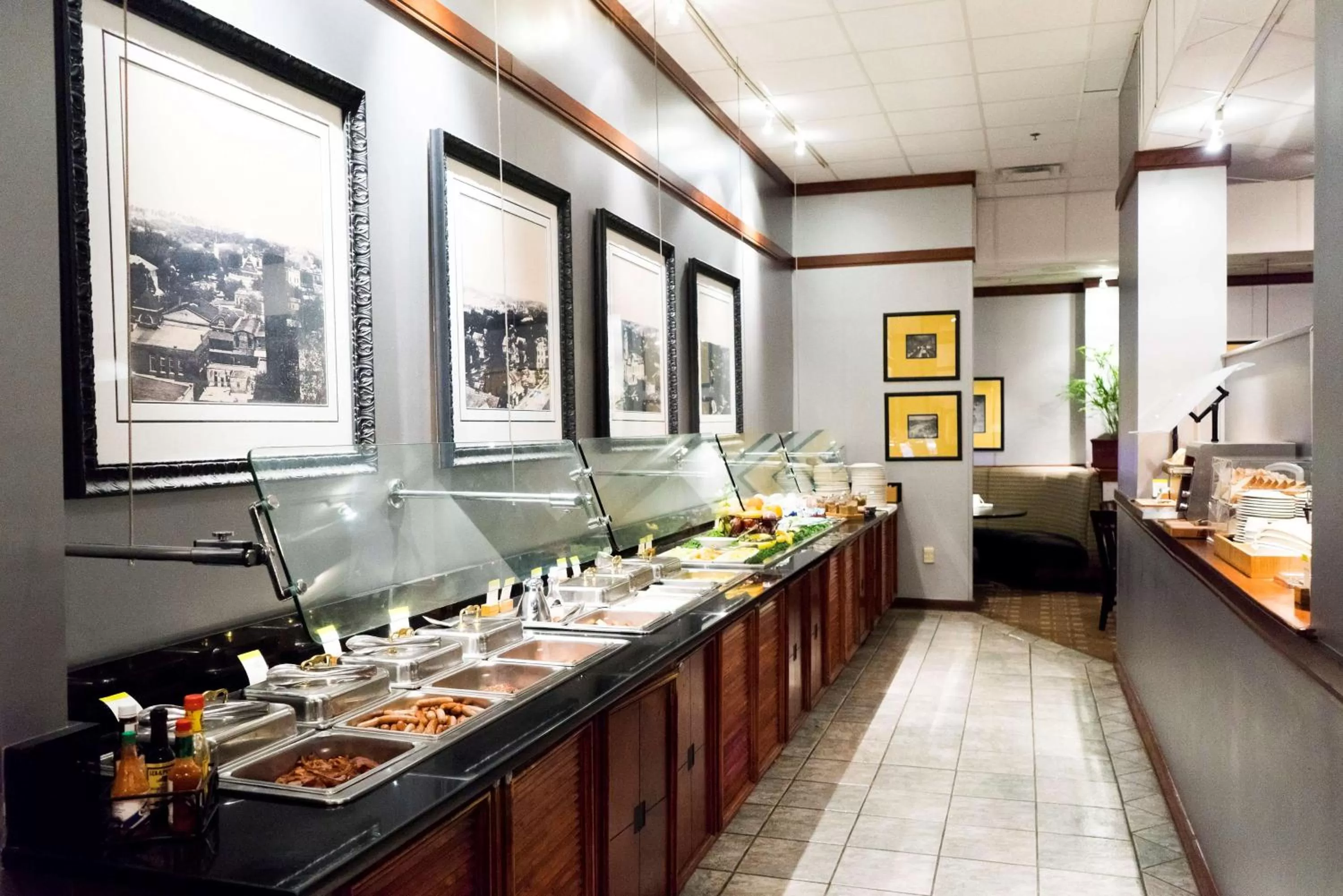 Breakfast in DoubleTree by Hilton Hotel Tallahassee