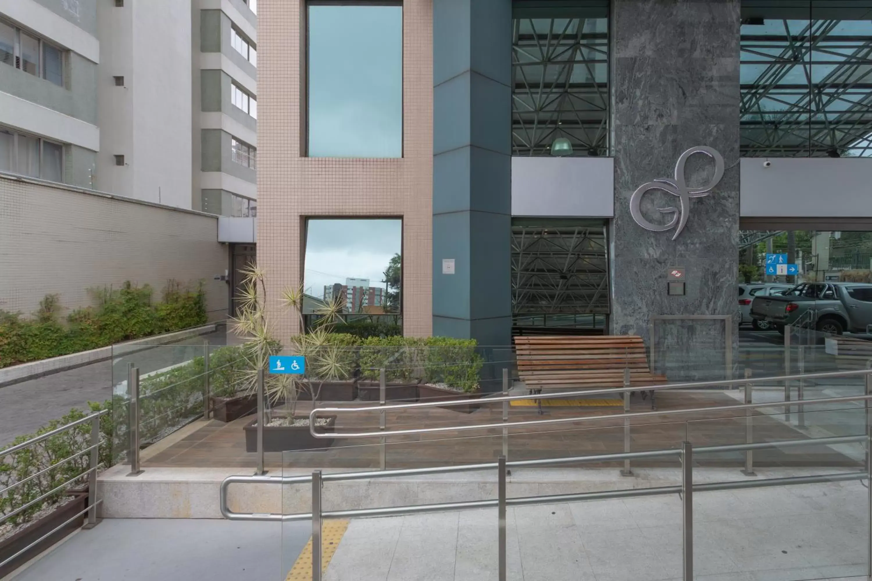 Facade/entrance in Green Place Ibirapuera Facade/entrance in Green Place Ibirapuera