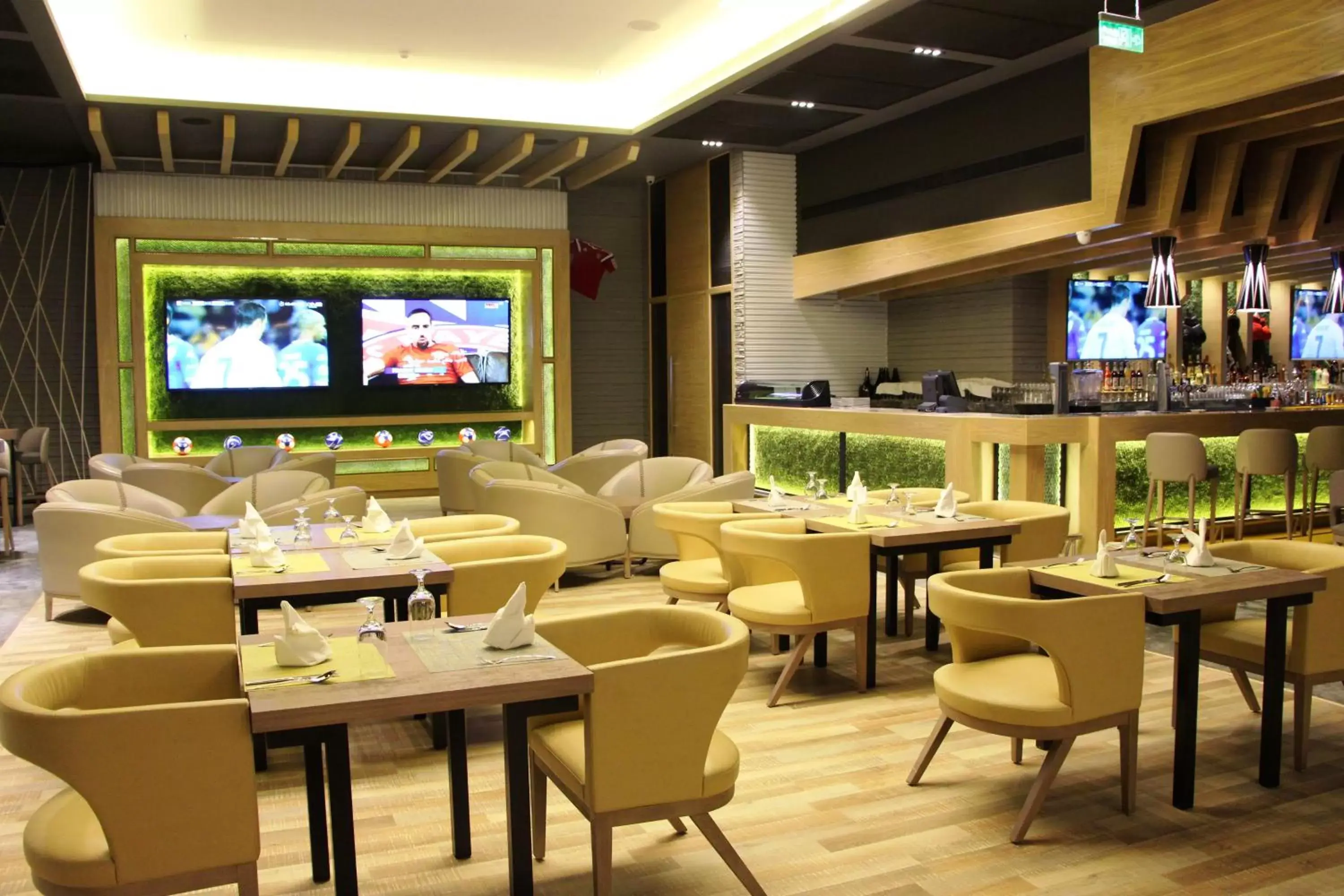 Lounge or bar, Restaurant/Places to Eat in Ramee Rose Hotel