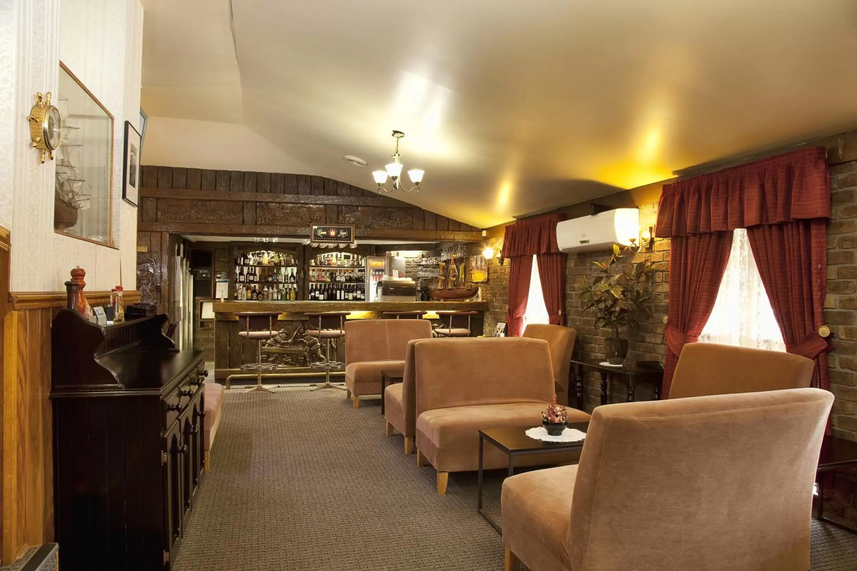 Restaurant/places to eat, Lounge/Bar in Best Western Endeavour Motel