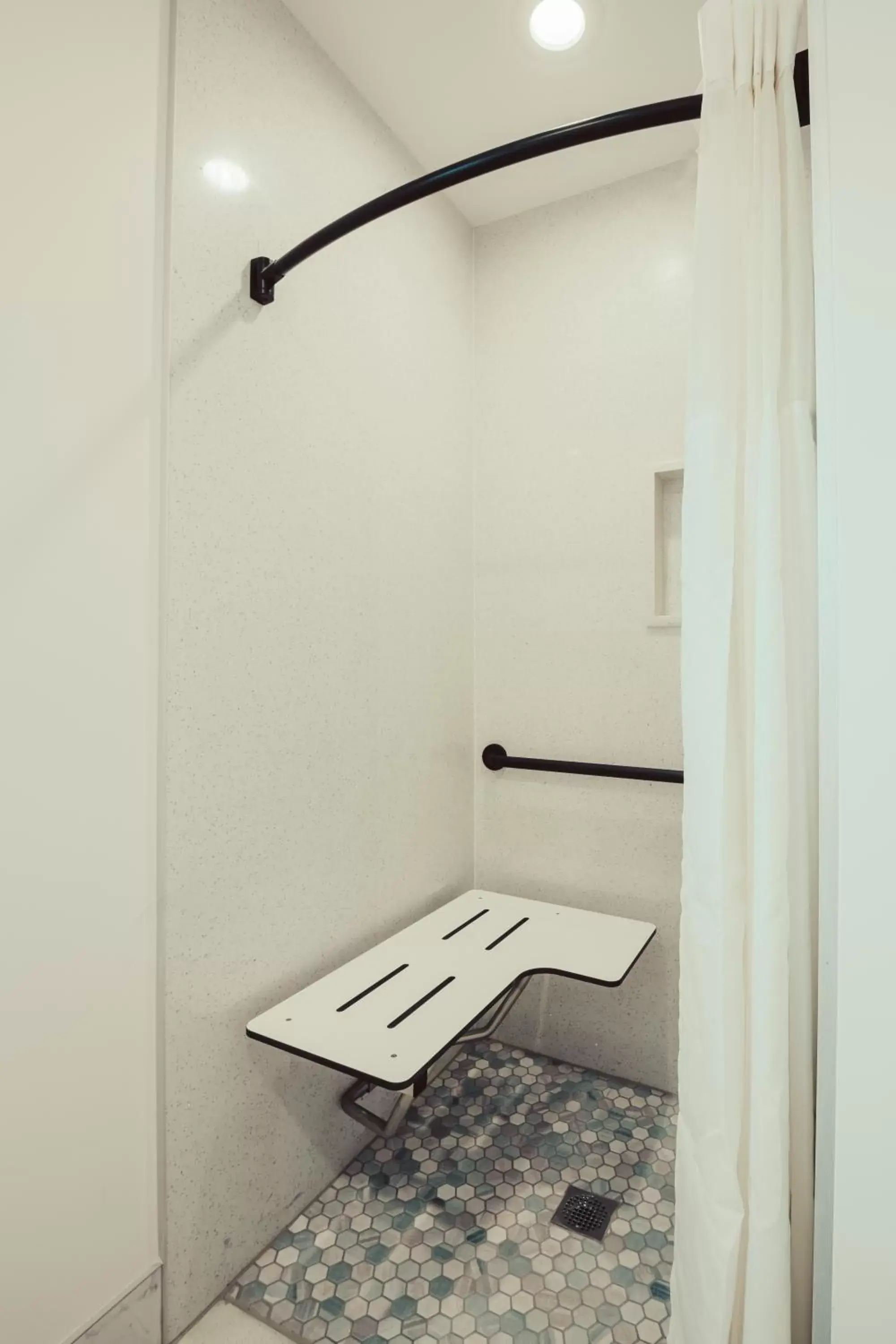 Shower in Blufftop Inn & Suites - Wharf/Restaurant District Shower in Blufftop Inn & Suites - Wharf/Restaurant District