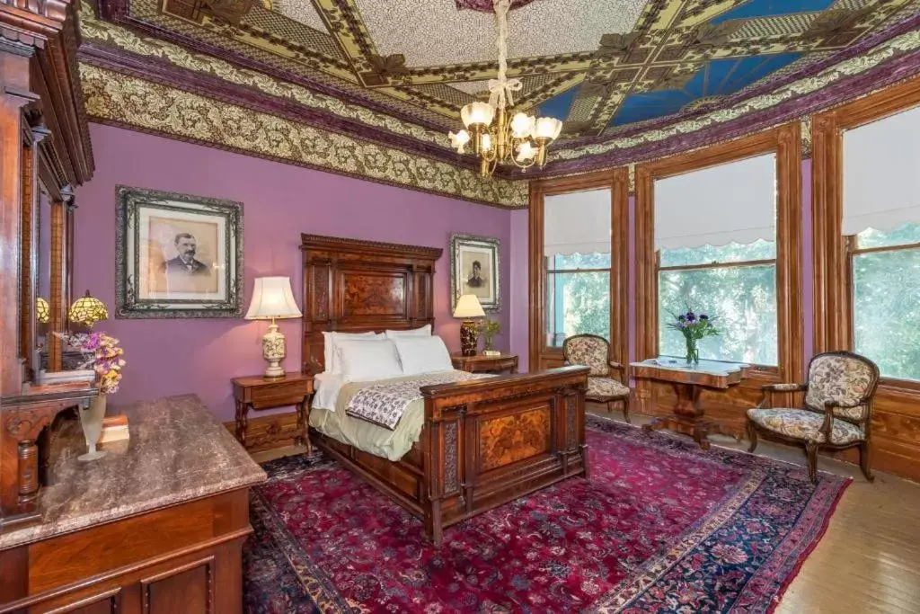 Photo of the whole room in Chateau Tivoli Bed and Breakfast