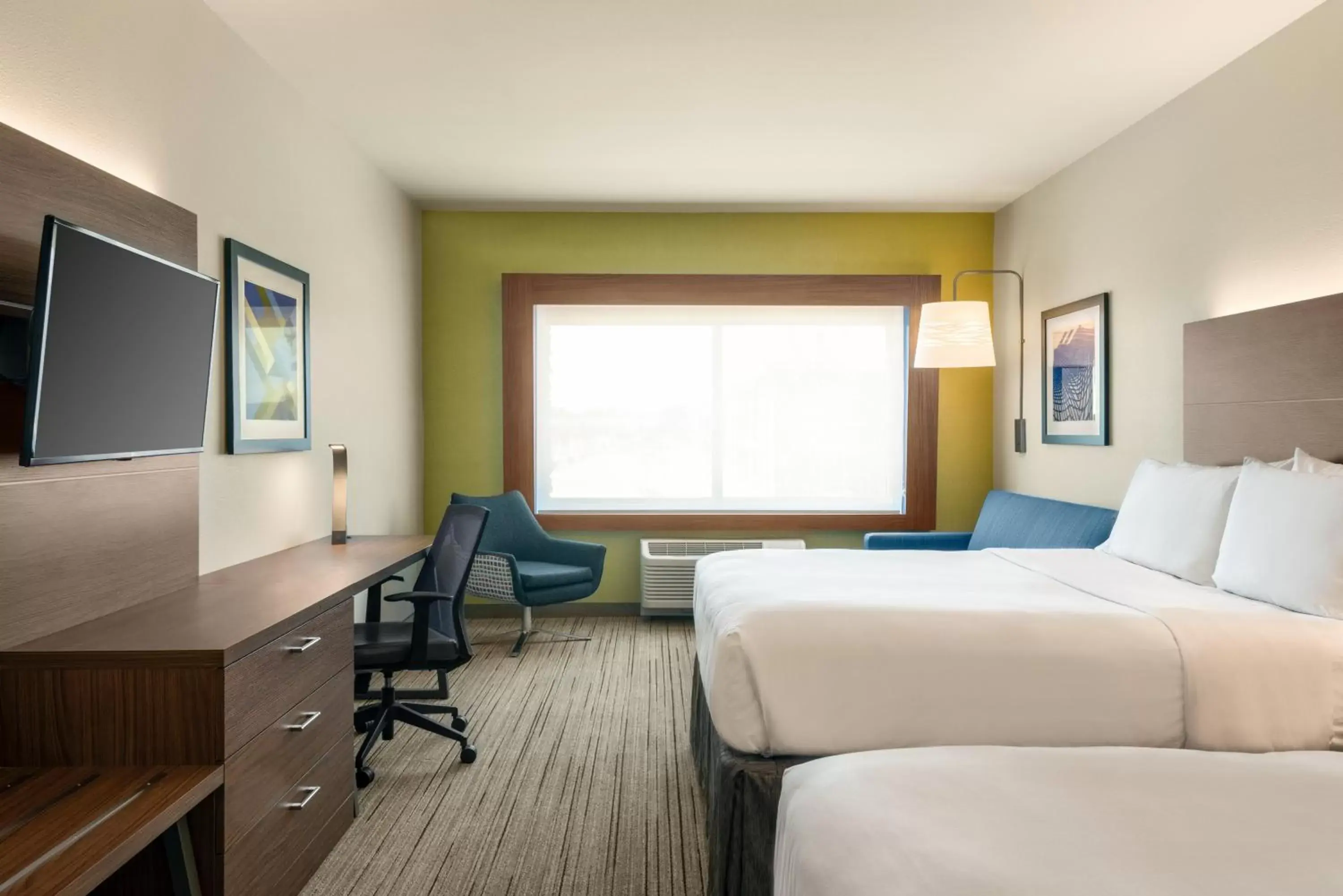 Photo of the whole room, Bed in Holiday Inn Express & Suites - West Des Moines - Jordan Creek by IHG Photo of the whole room, Bed in Holiday Inn Express & Suites - West Des Moines - Jordan Creek by IHG