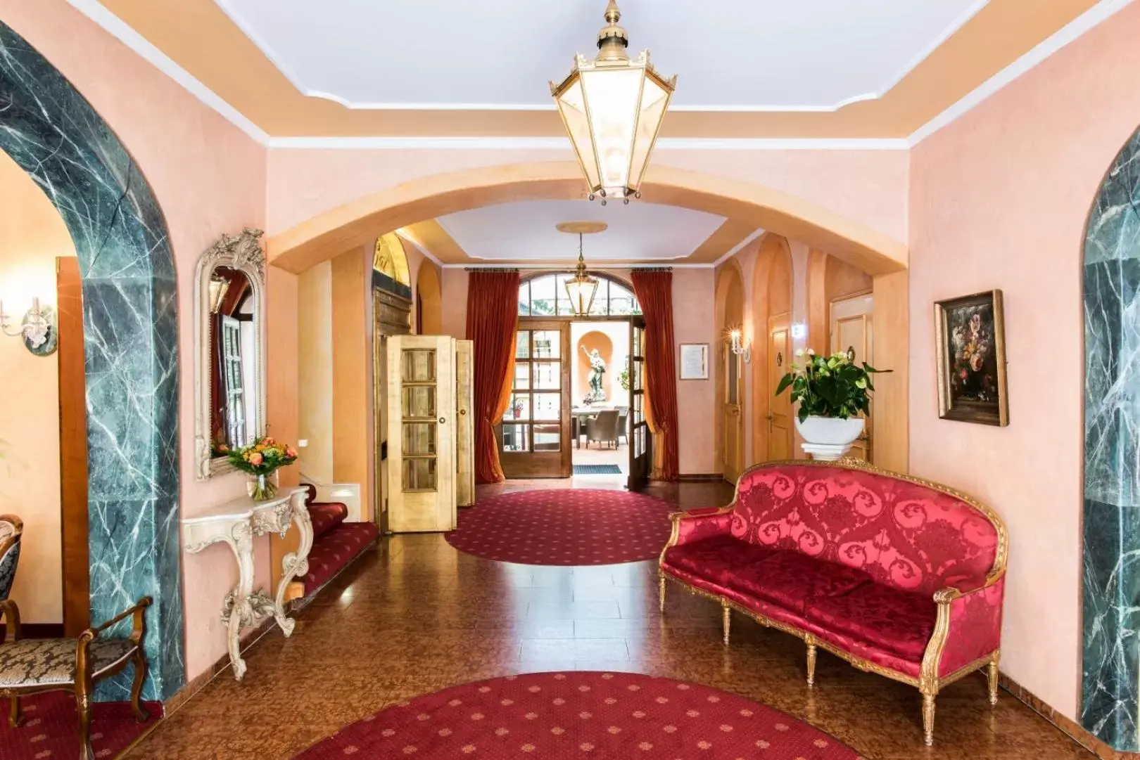 Facade/entrance, Lobby/Reception in Romantik Hotel Bülow Residenz