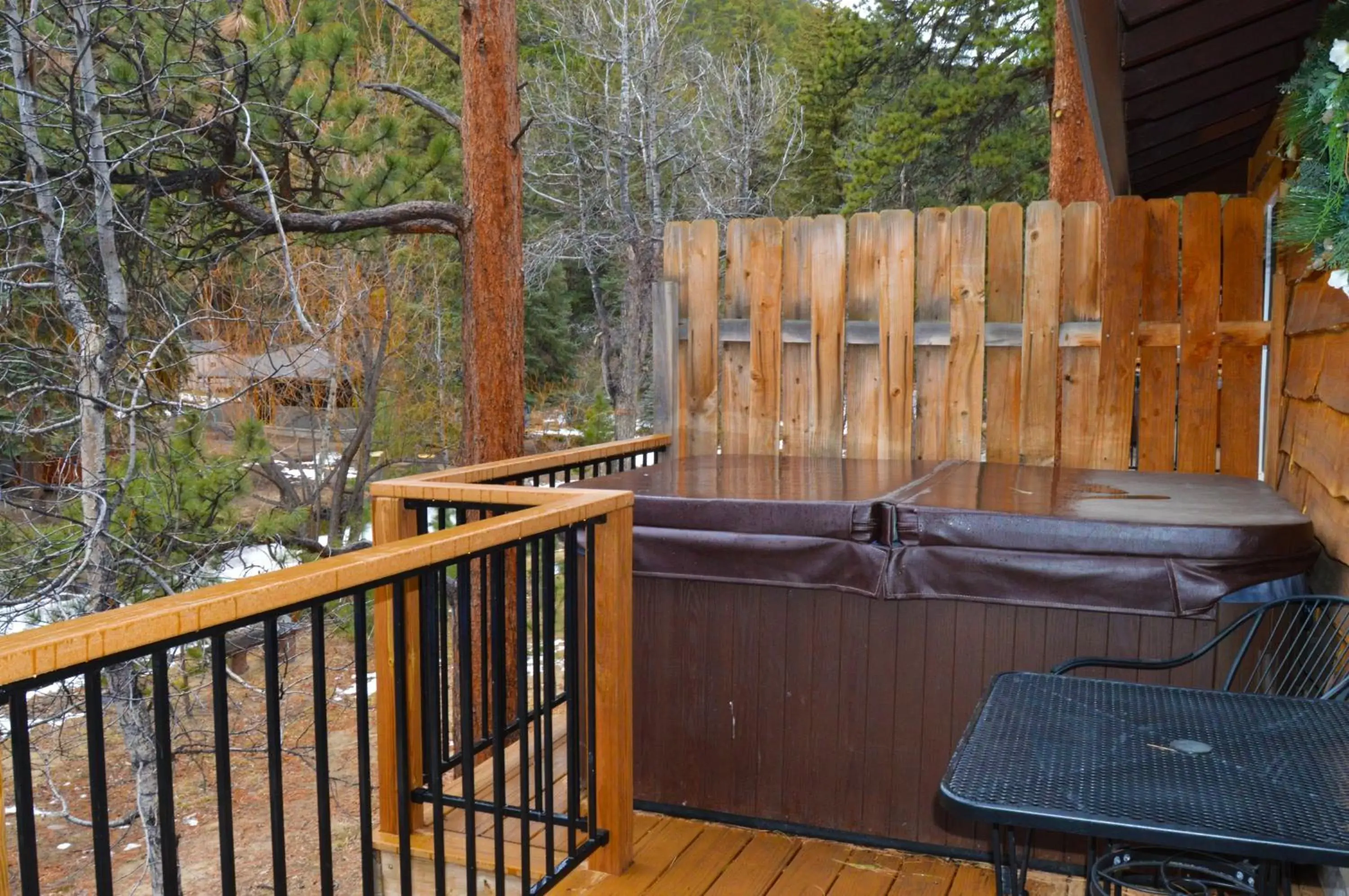 Hot Tub in The Inn on Fall River & Fall River Cabins