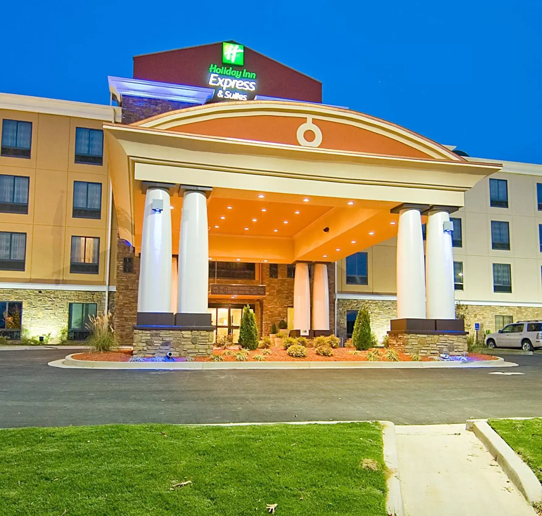 Property Building in Holiday Inn Express Fulton, an IHG Hotel