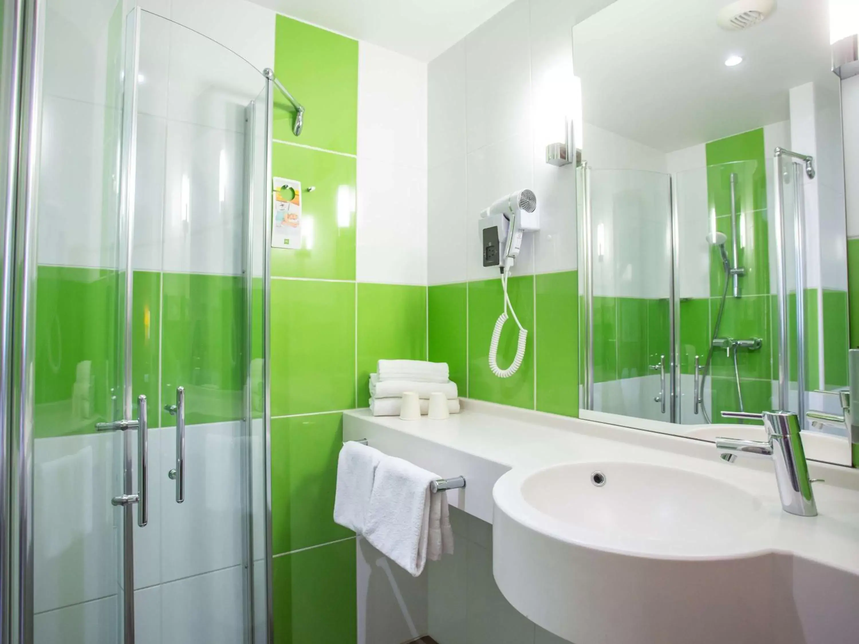 Bathroom in ibis Styles Bourges