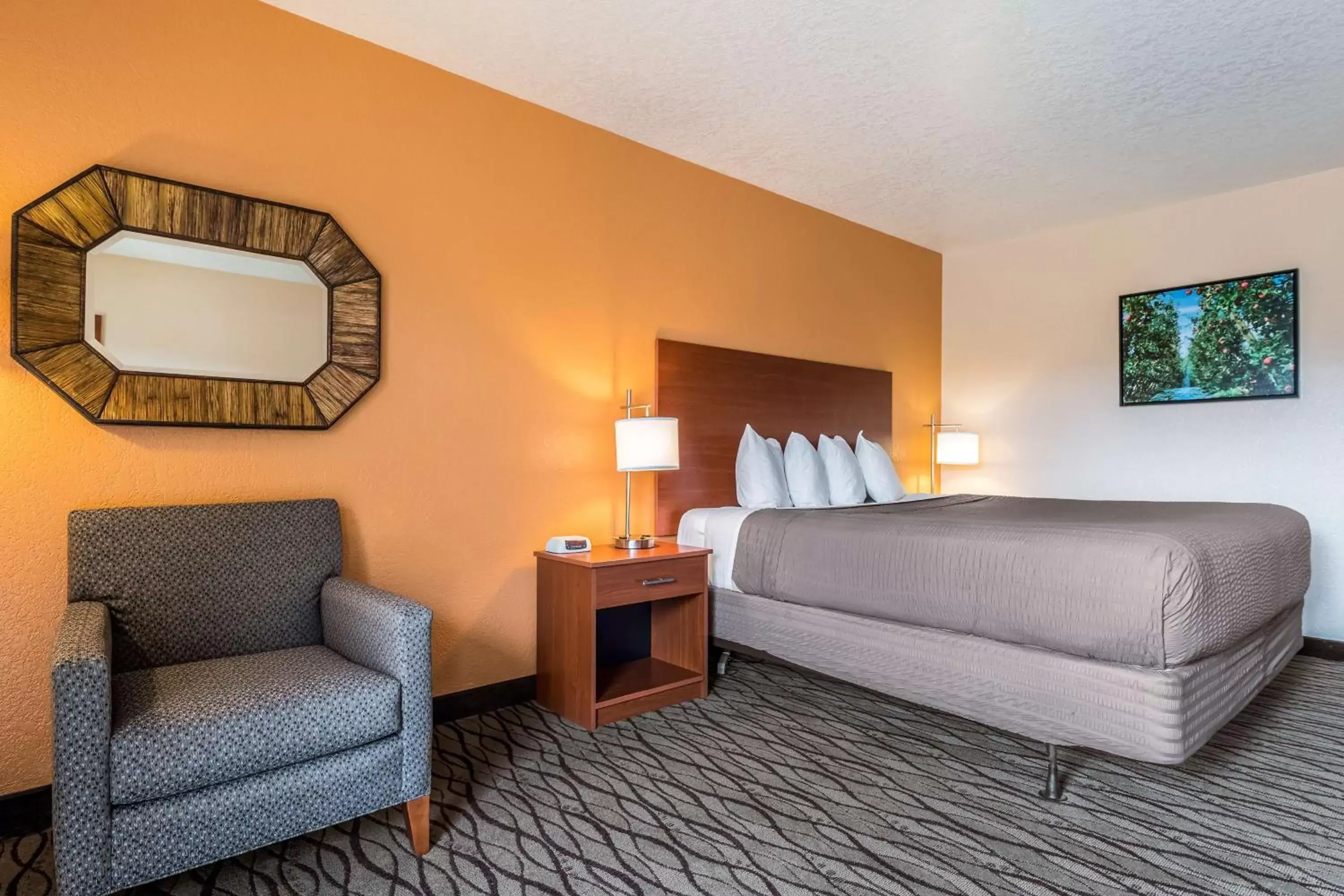 Photo of the whole room, Bed in SureStay Hotel by Best Western Wenatchee