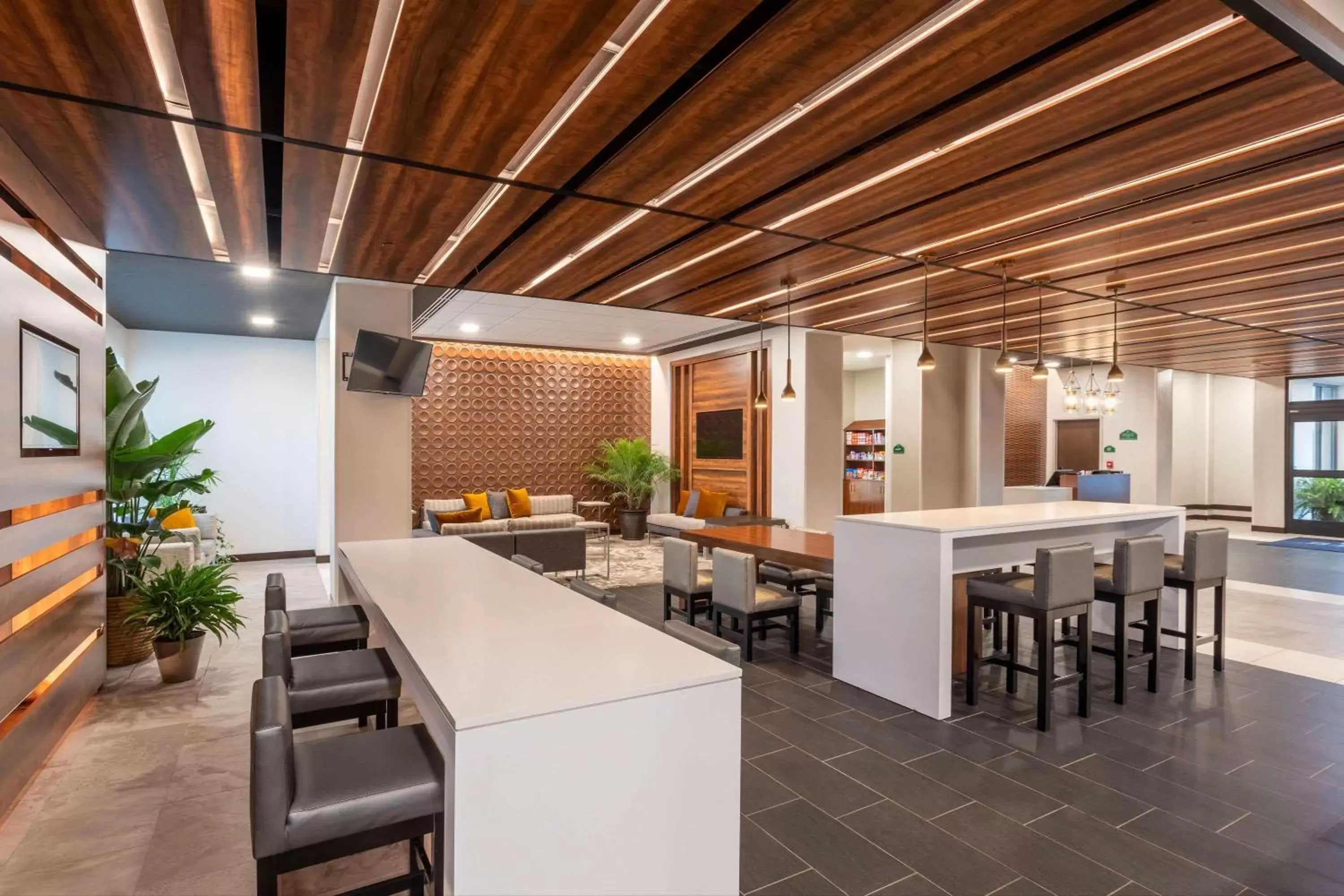 Seating area, Kitchen/Kitchenette in Wingate by Wyndham Angola