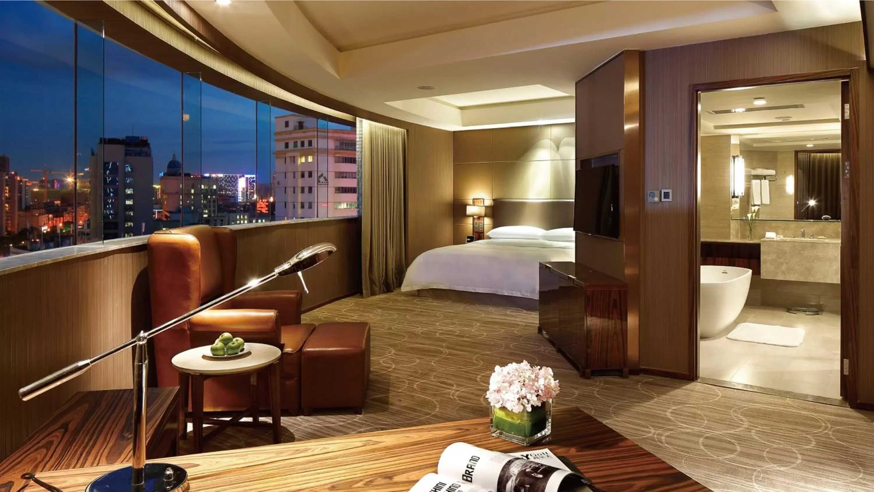 Bedroom in Crowne Plaza Kunming City Centre, an IHG Hotel