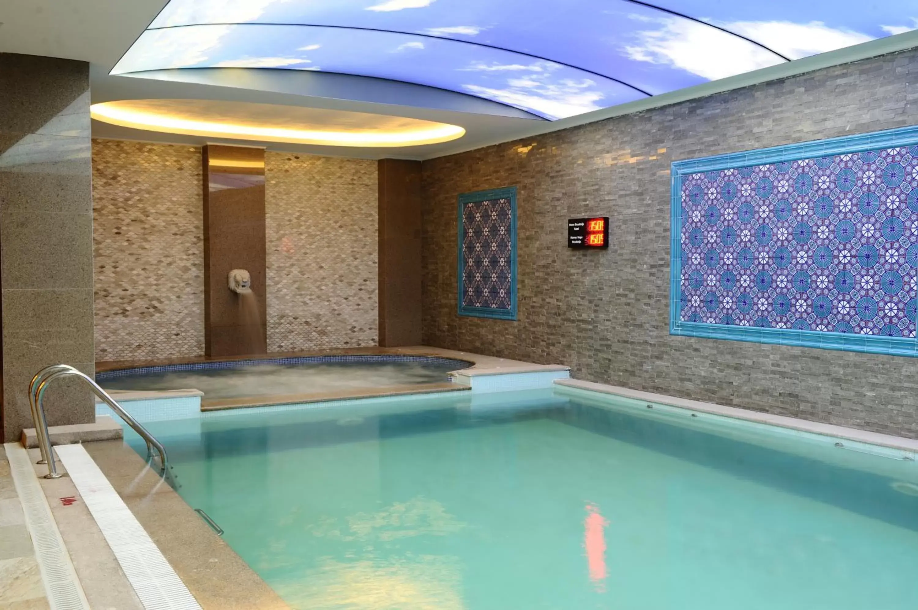 Swimming Pool in Ramada By Wyndham Bursa Cekirge Thermal & Spa