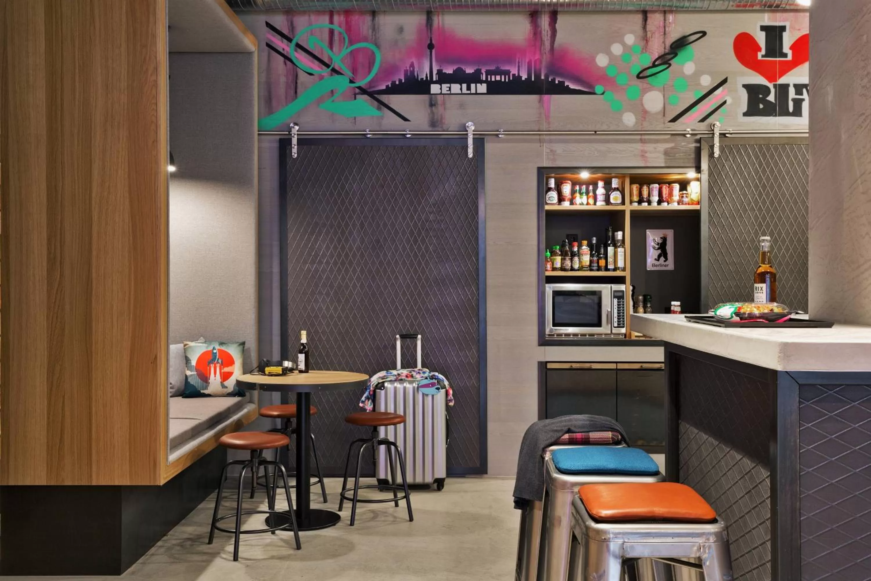 Lounge or bar in MOXY Berlin Humboldthain Park