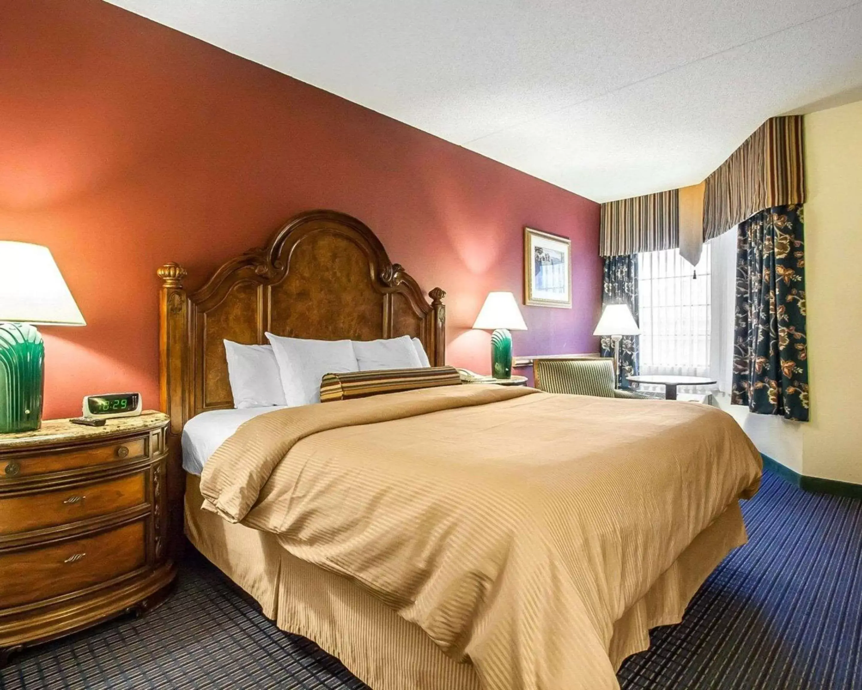 Photo of the whole room, Bed in Clarion Hotel Branson