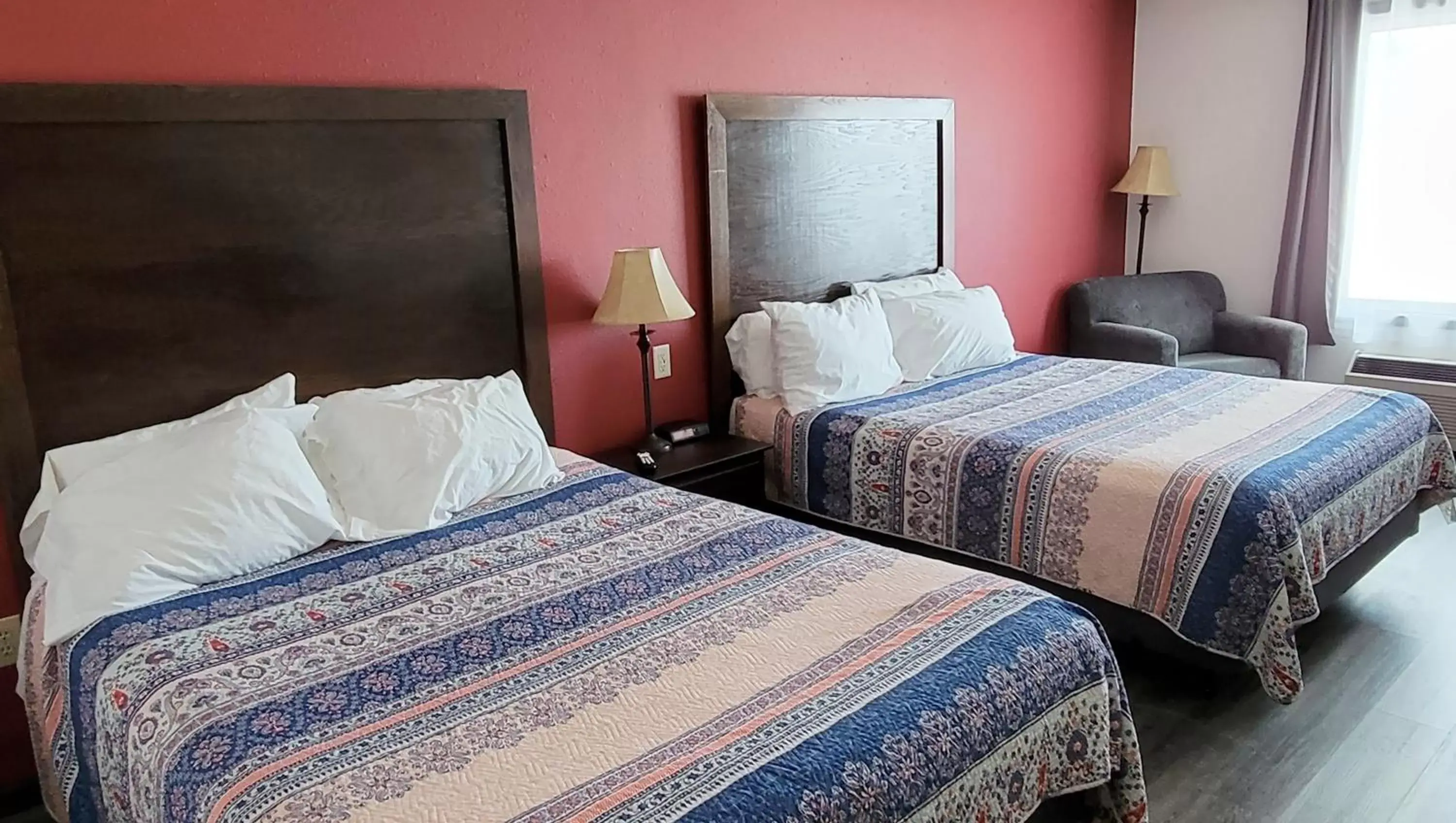 Bedroom, Bed in Jasper Ridge Inn Ishpeming