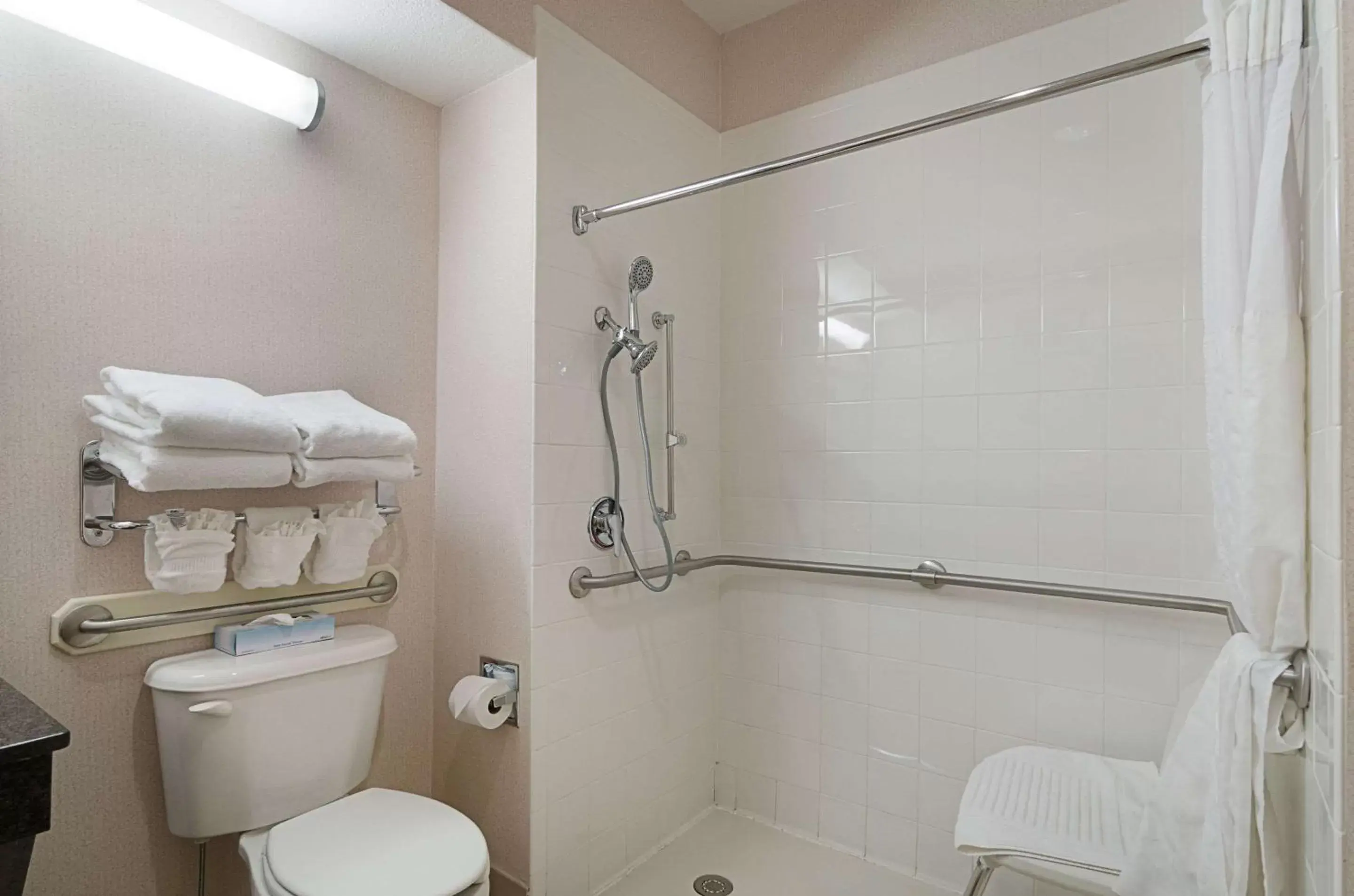 Bathroom in Quality Suites