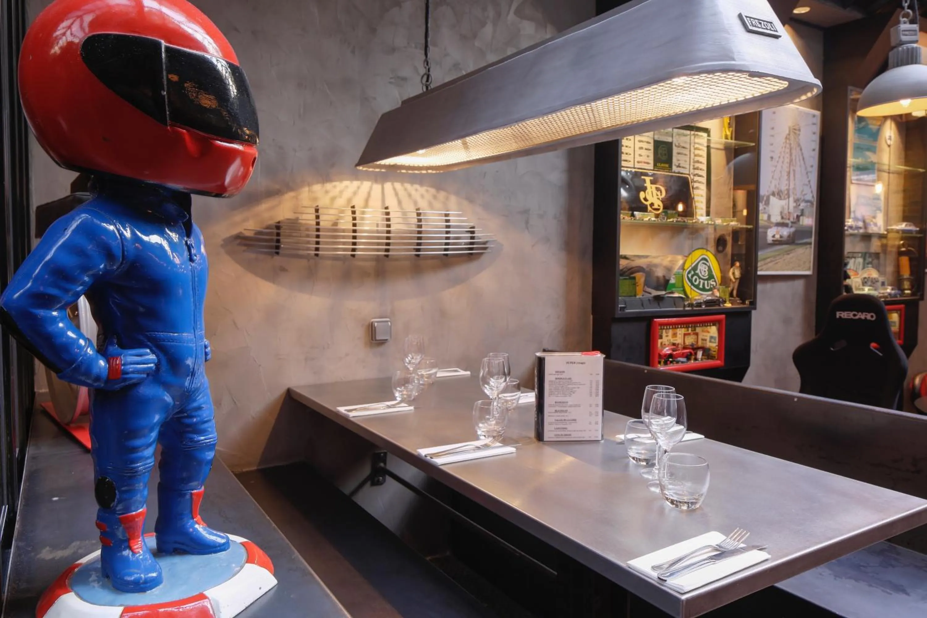 Restaurant/places to eat in Acropole