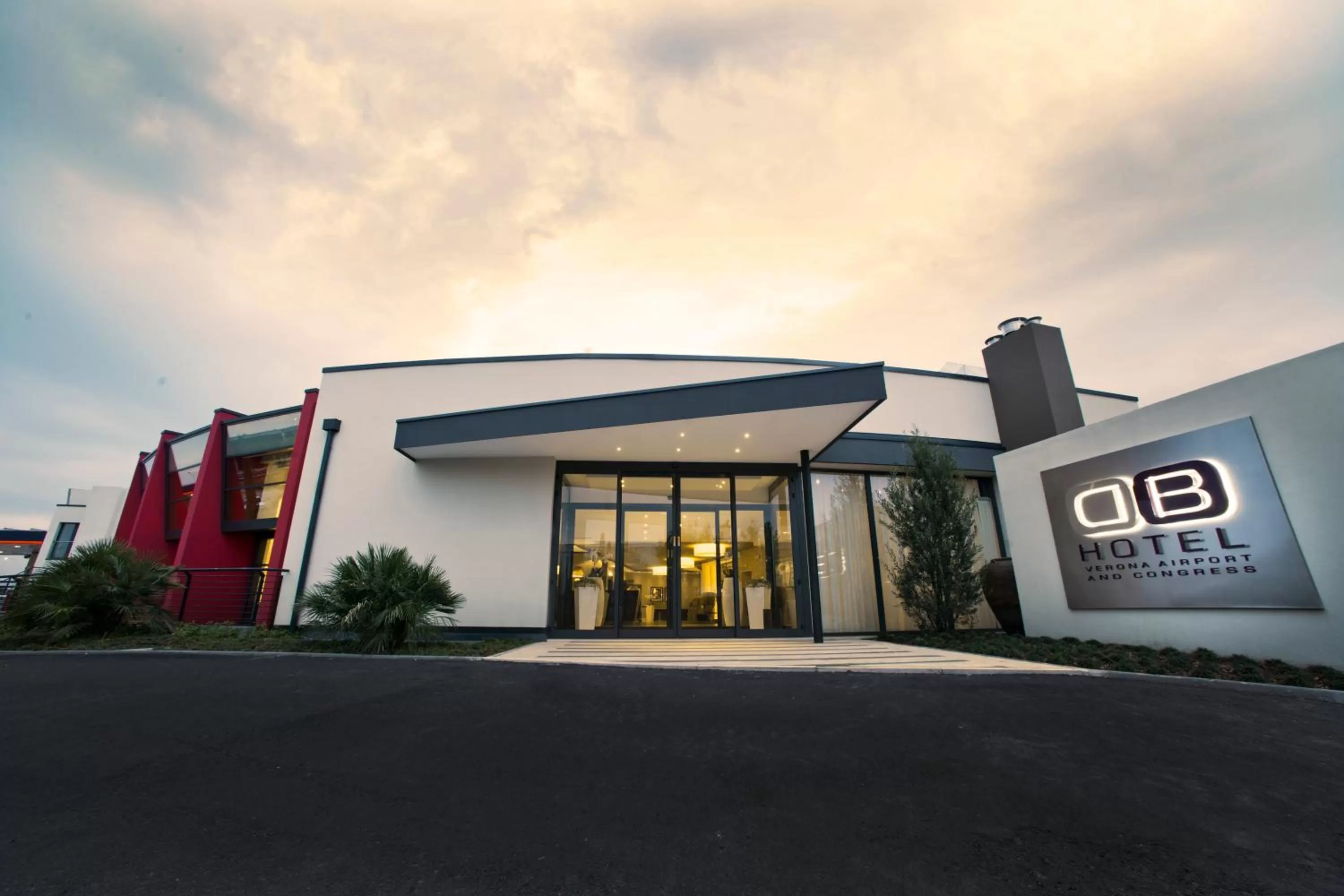 Facade/entrance in DB Hotel Verona Airport Congress & Spa