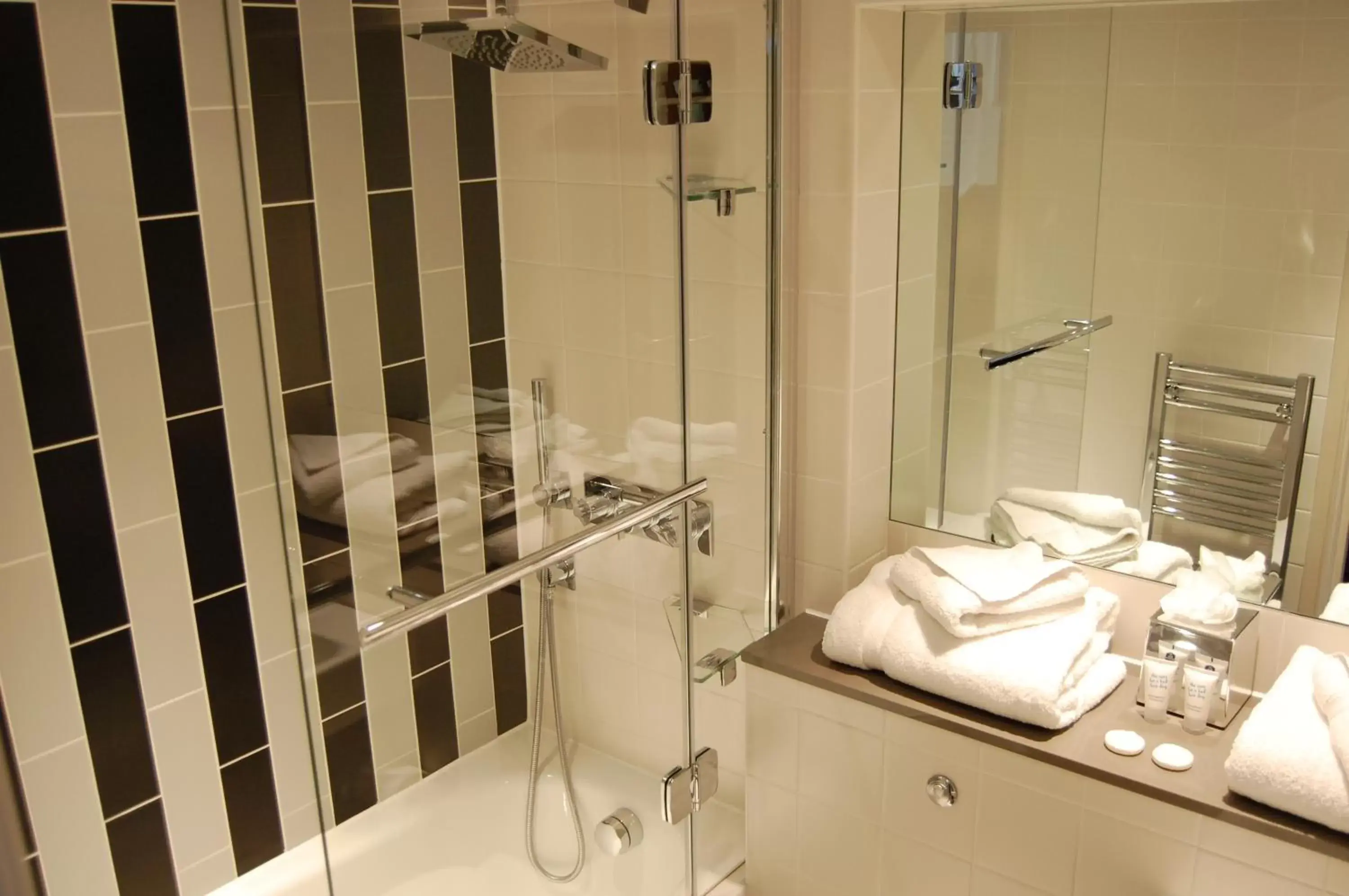 Bathroom in Best Western Mornington Hotel Hyde Park