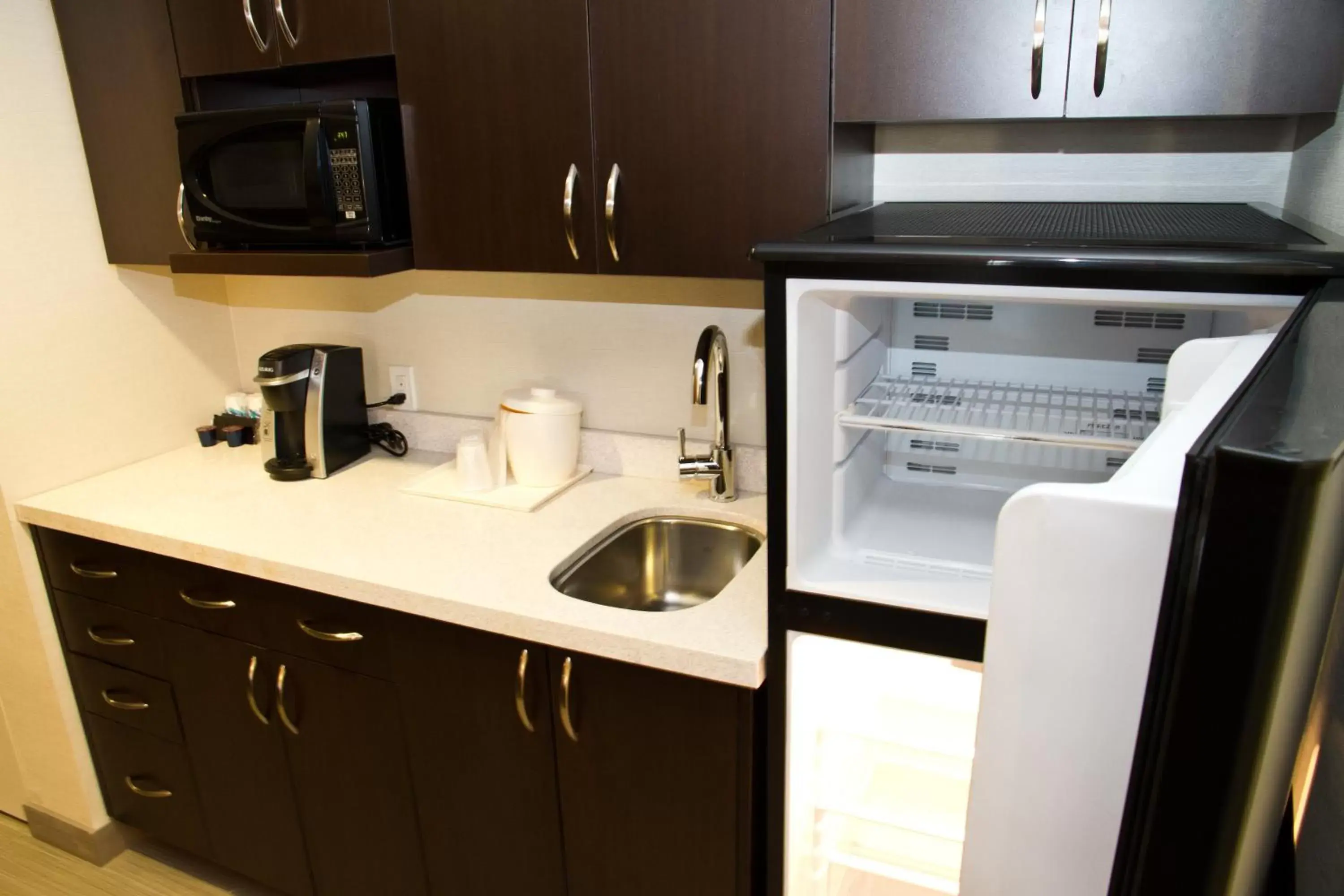 Bedroom, Kitchen/Kitchenette in Holiday Inn Hotel & Suites Red Deer, an IHG Hotel