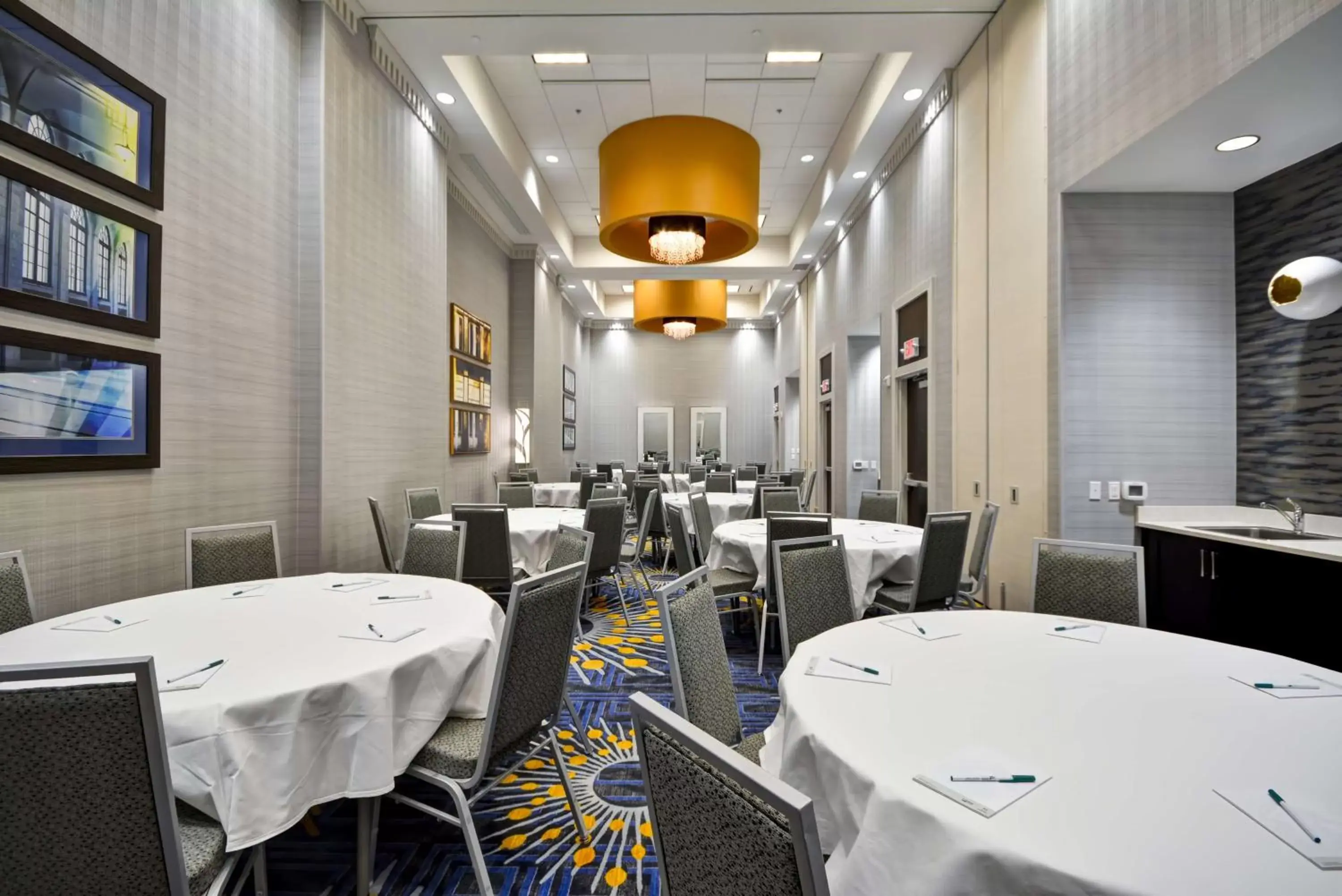 Meeting/conference room, Restaurant/Places to Eat in Homewood Suites by Hilton Birmingham Downtown Near UAB