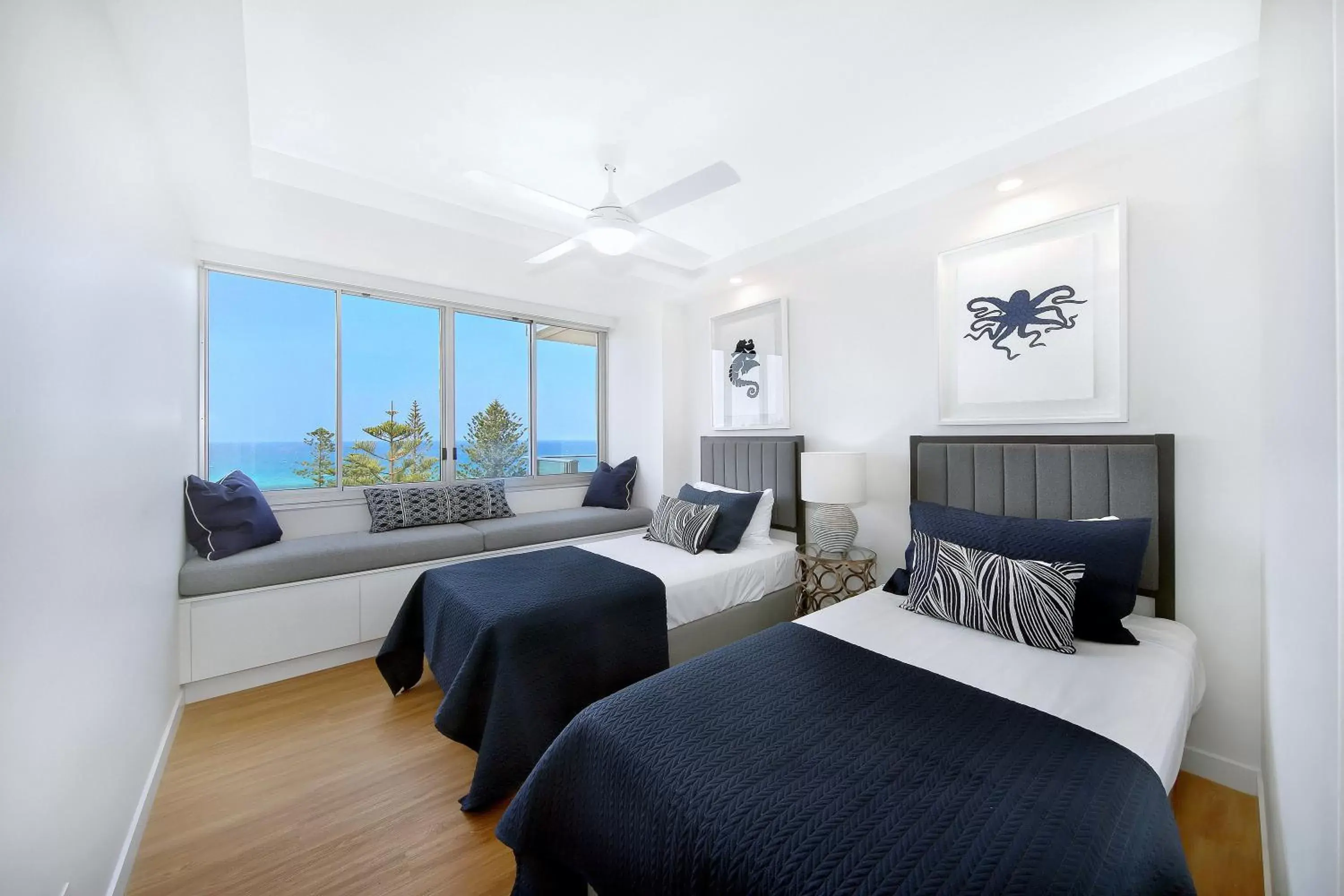 Deluxe Apartment in Pacific Regis Beachfront Holiday Apartments Deluxe Apartment in Pacific Regis Beachfront Holiday Apartments