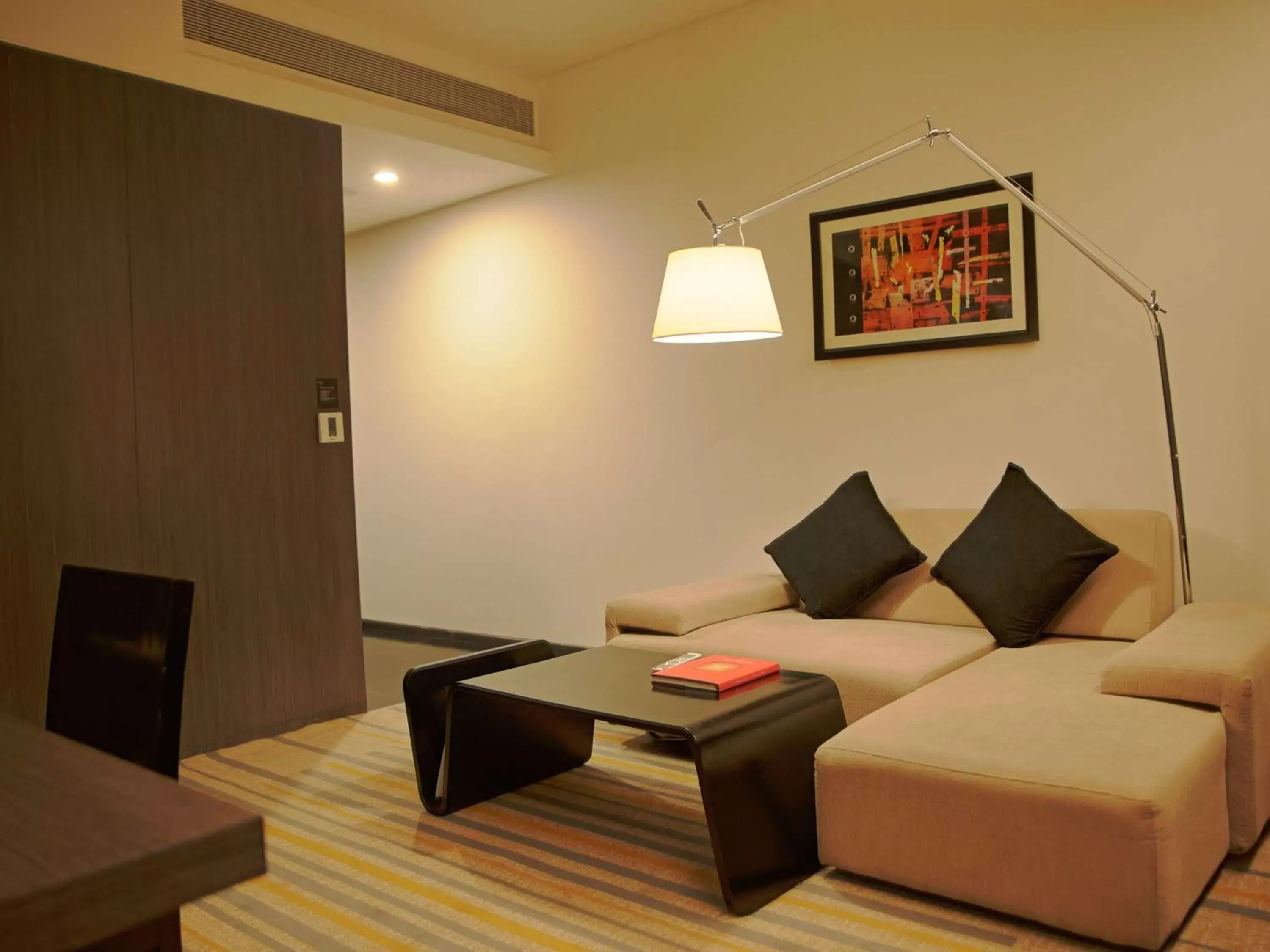 Photo of the whole room, Seating Area in Novotel Kolkata Hotel and Residences