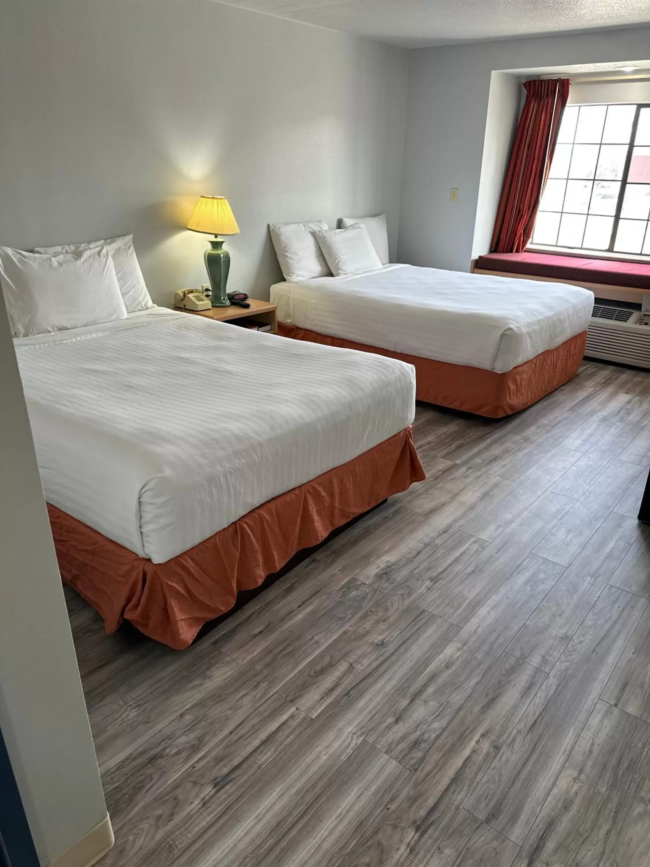 Bed in Microtel Inn & Suites by Wyndham Gallup