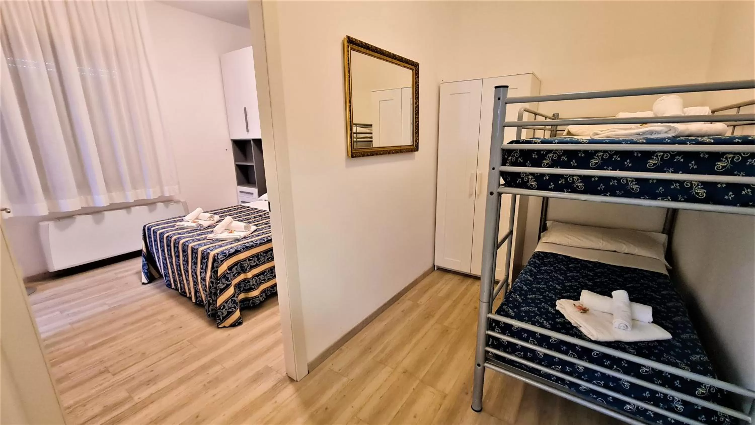 bunk bed, Bed in Residence Millennium