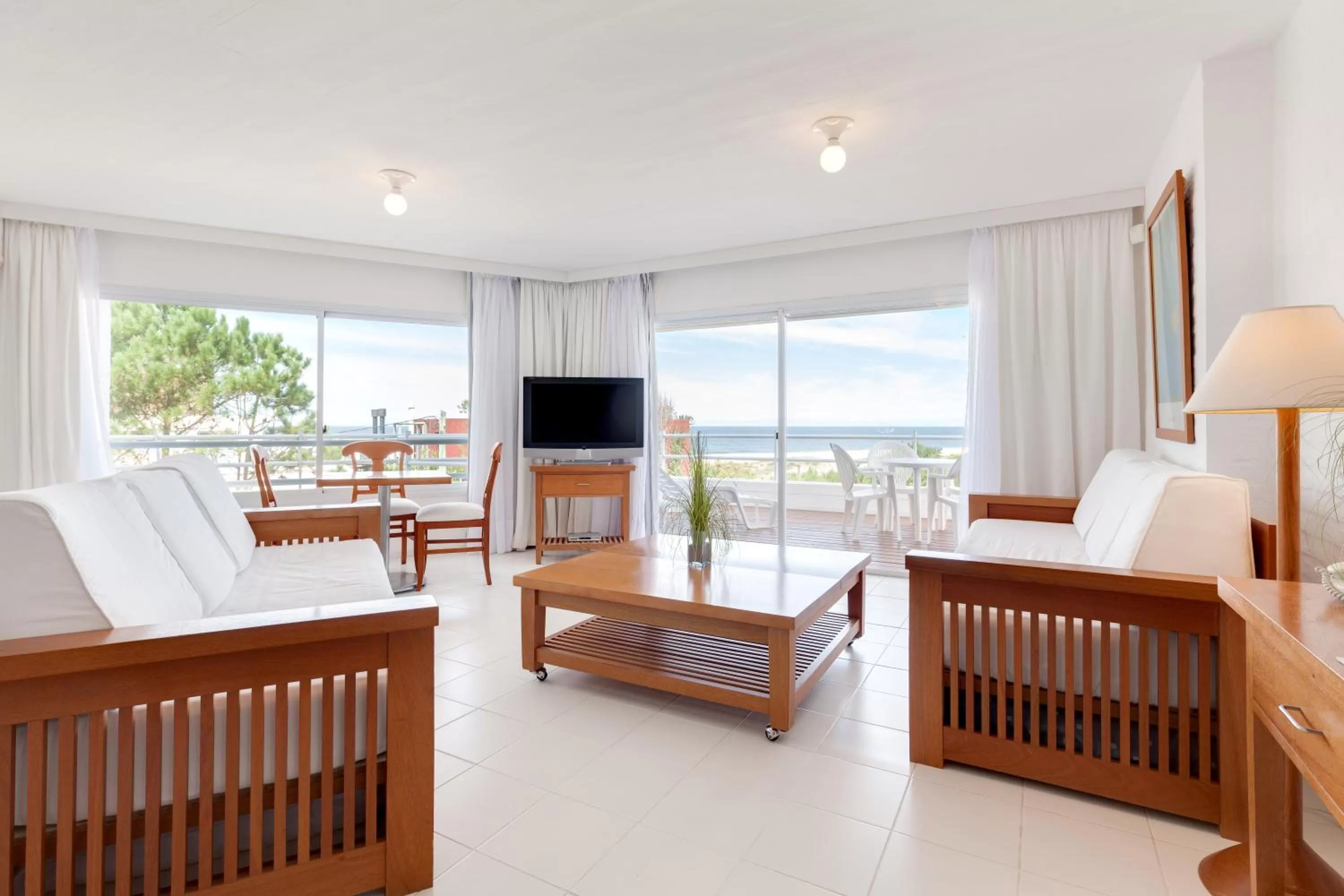 Bed in Hotel Las Olas Resort