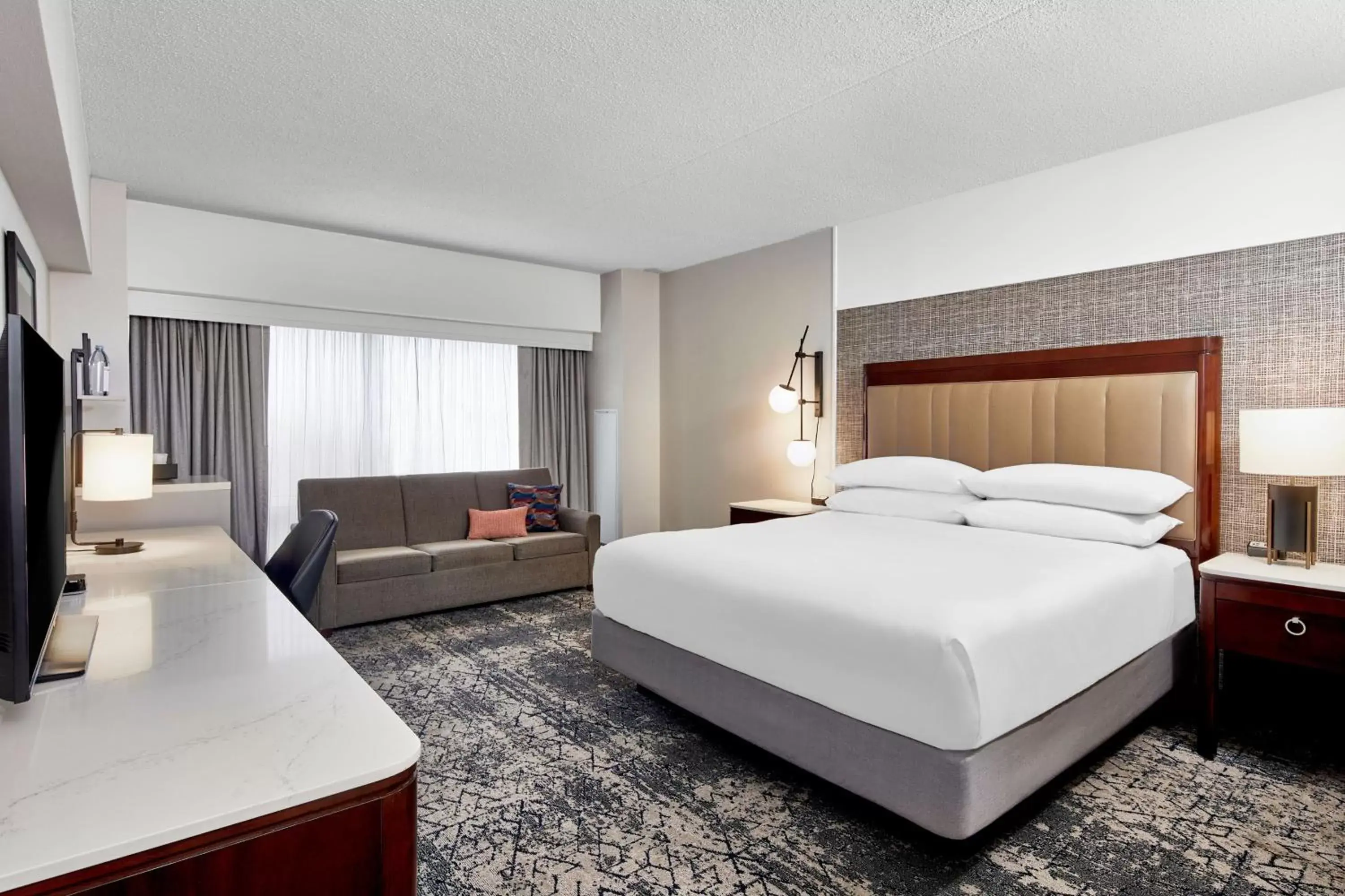 Photo of the whole room, Bed in Sheraton Indianapolis Hotel at Keystone Crossing