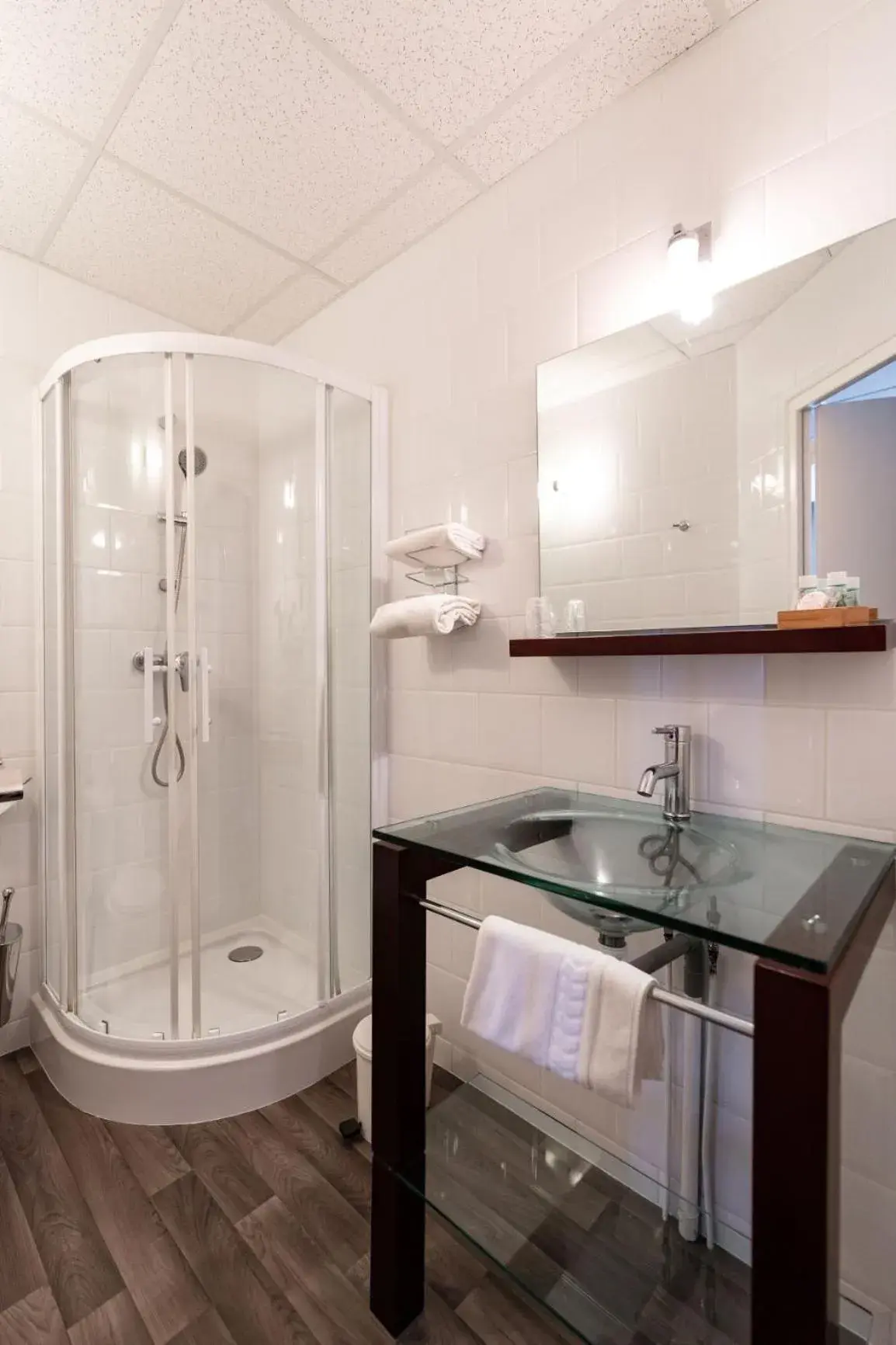 Bathroom in Cit'Hotel Normandy Hotel Pornichet La Baule