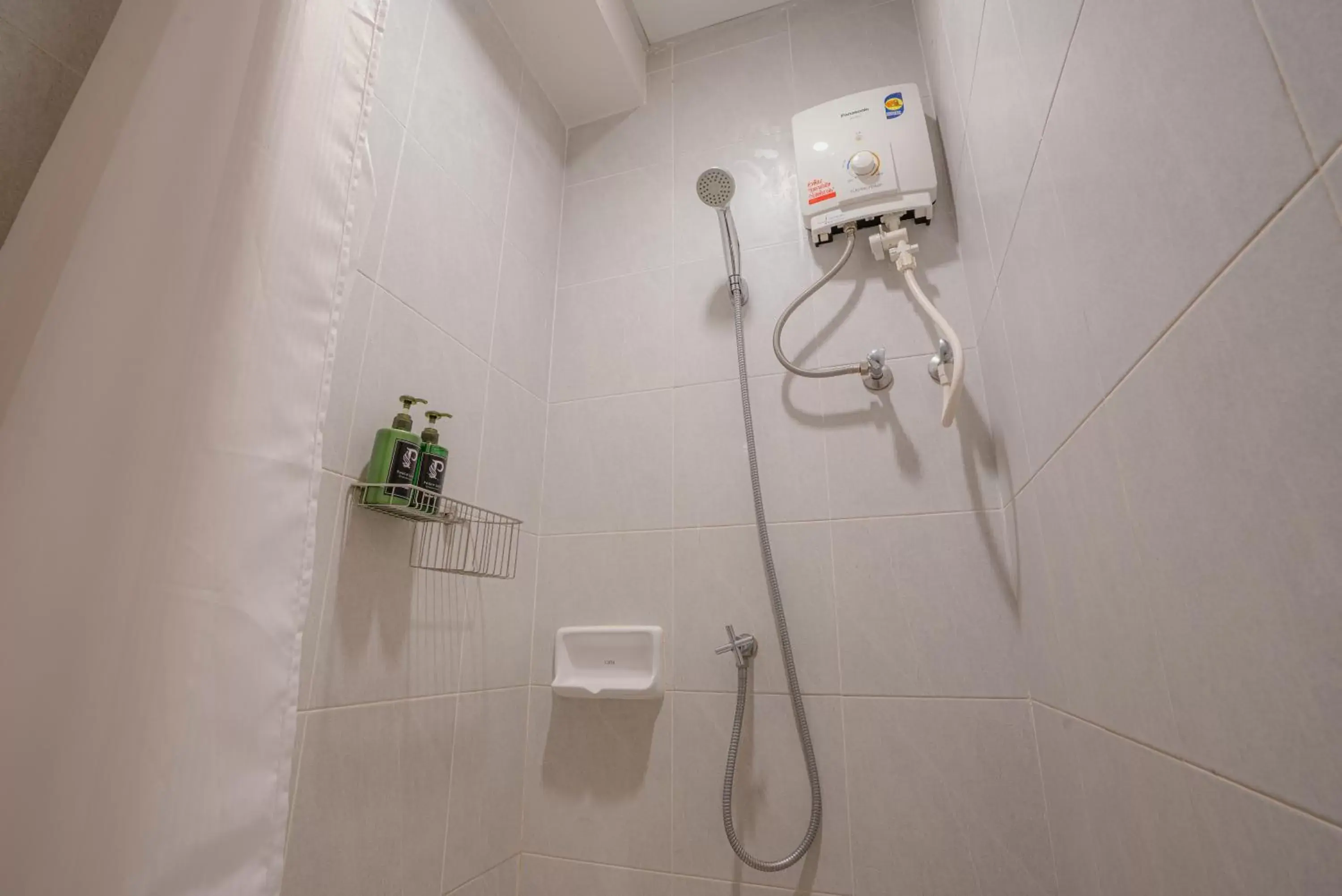 Shower, Bathroom in Peace Land Khaosan