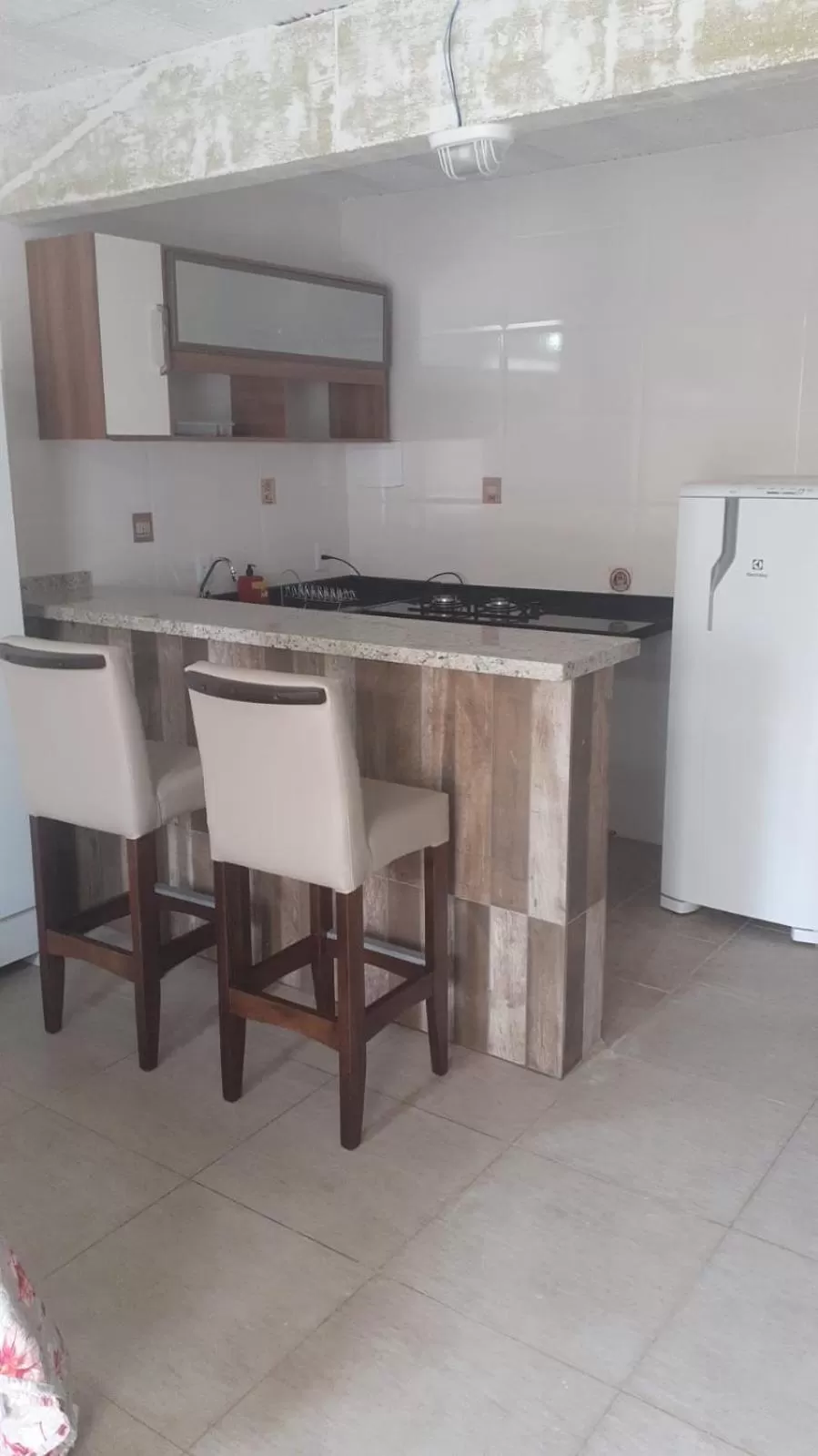 Kitchen or kitchenette in Pousada Bangalôs Da Mole - Florianópolis