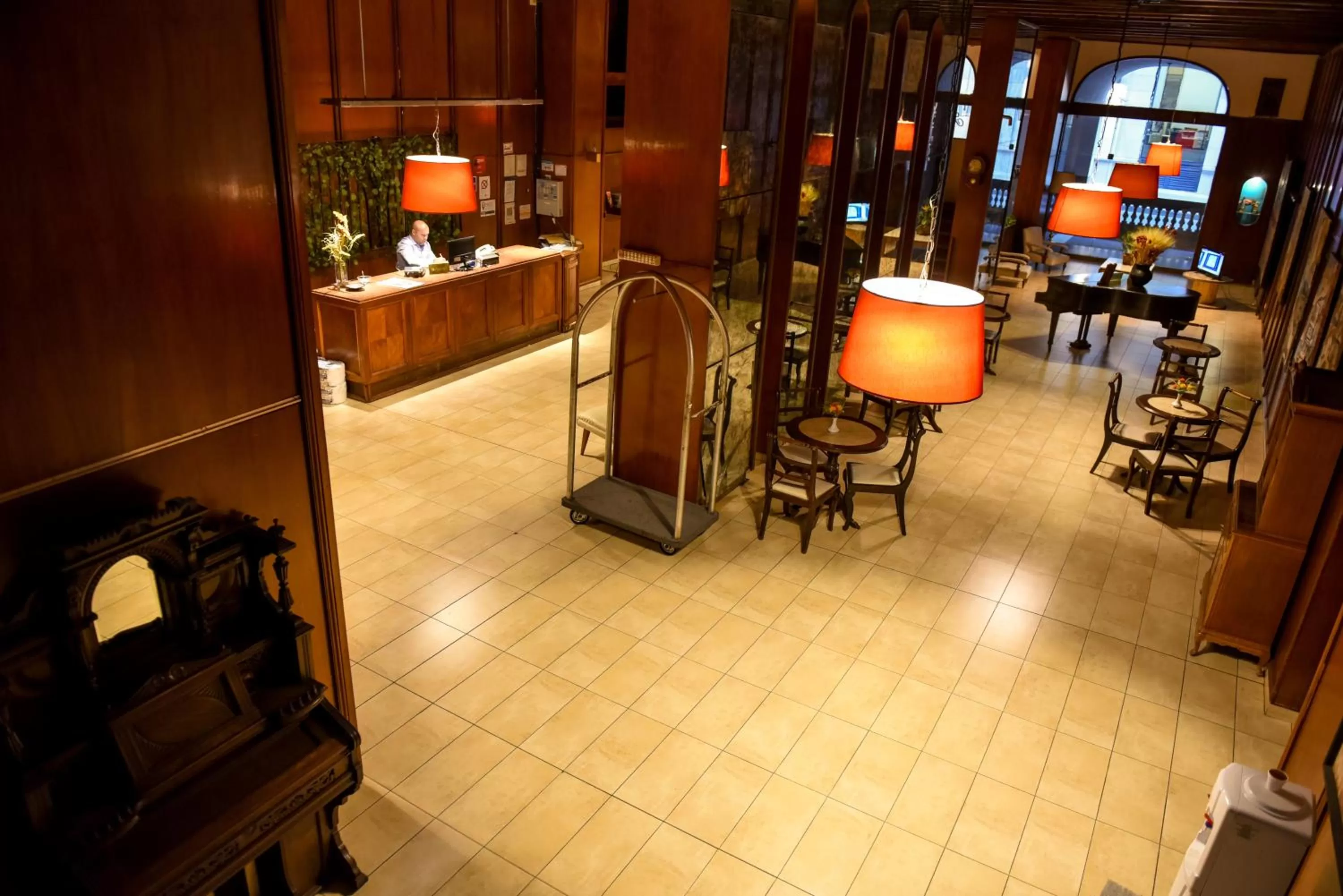 Communal lounge/ TV room in Hotel Sussex